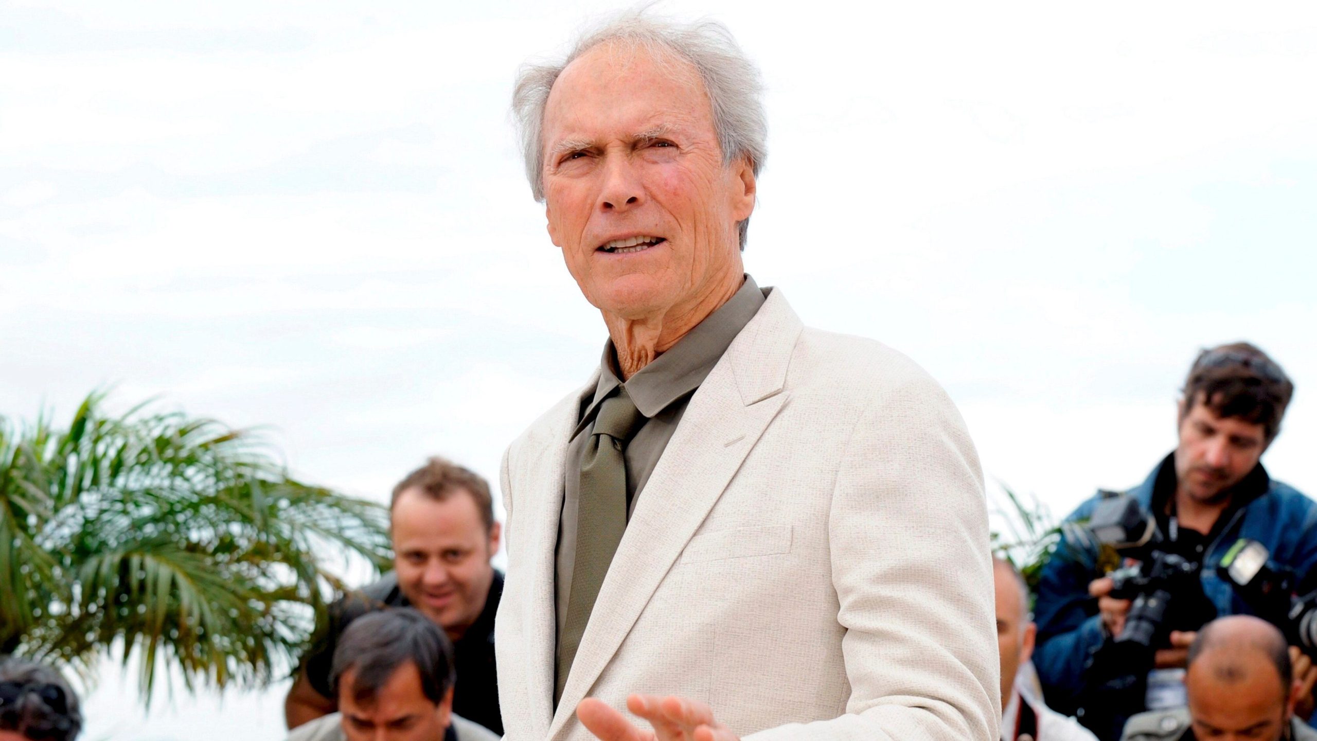 Clint Eastwood sostiene que el futuro del western depende de equilibrar fidelidad histórica y creatividad, manteniendo la esencia que distingue al género en la historia del cine
(EFE/Christophe Karaba)
