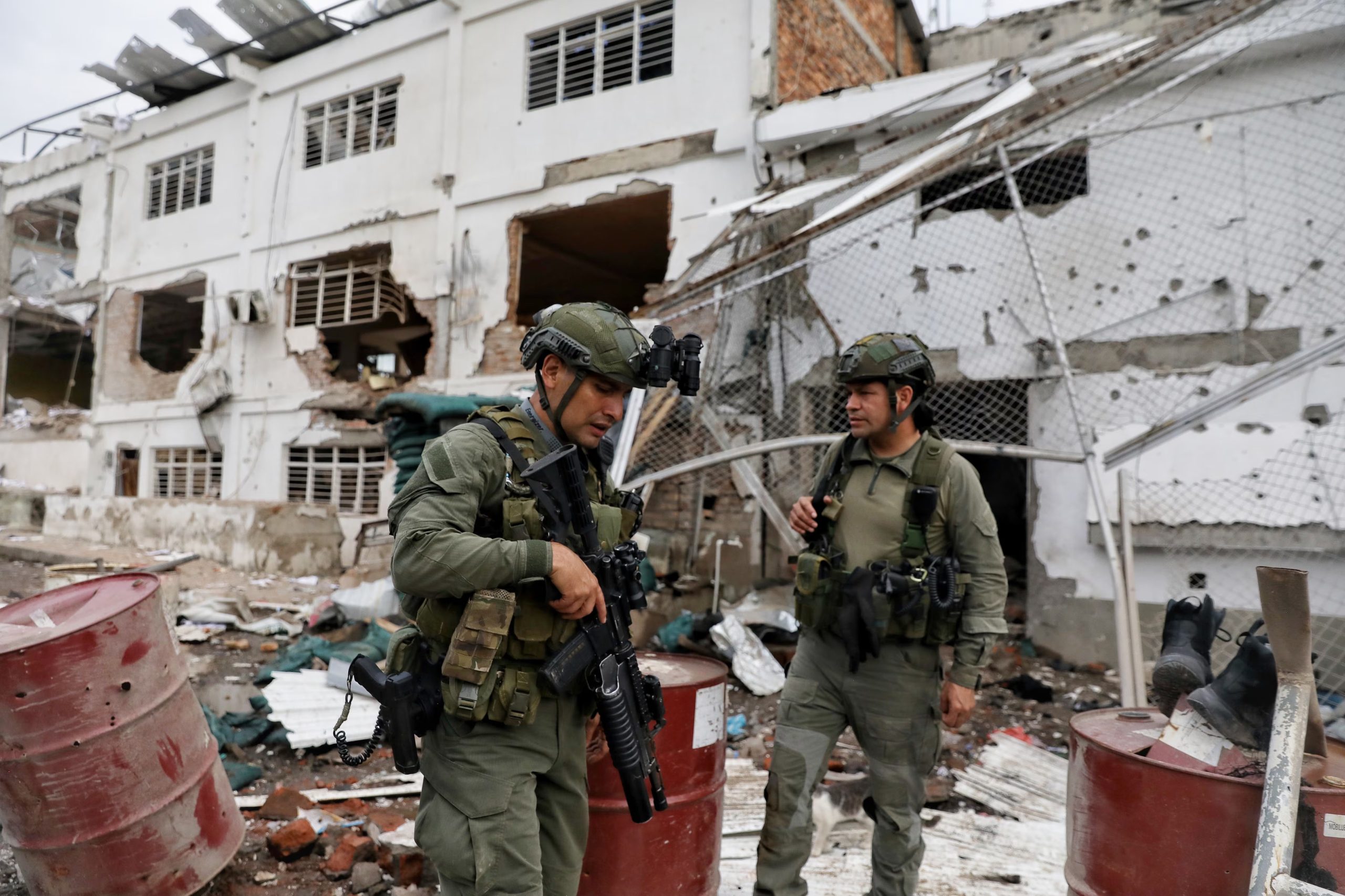Disidencias de las Farc y el ELN son responsables de más del 60% de los atentados y víctimas de terrorismo en Colombia - crédito Santiago Saldarriaga/AP