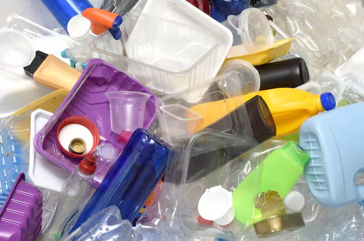 El innovador proceso de reciclaje ofrece una alternativa ecológica y eficiente a la fabricación tradicional de medicamentos basados en combustibles fósiles (Freepik)