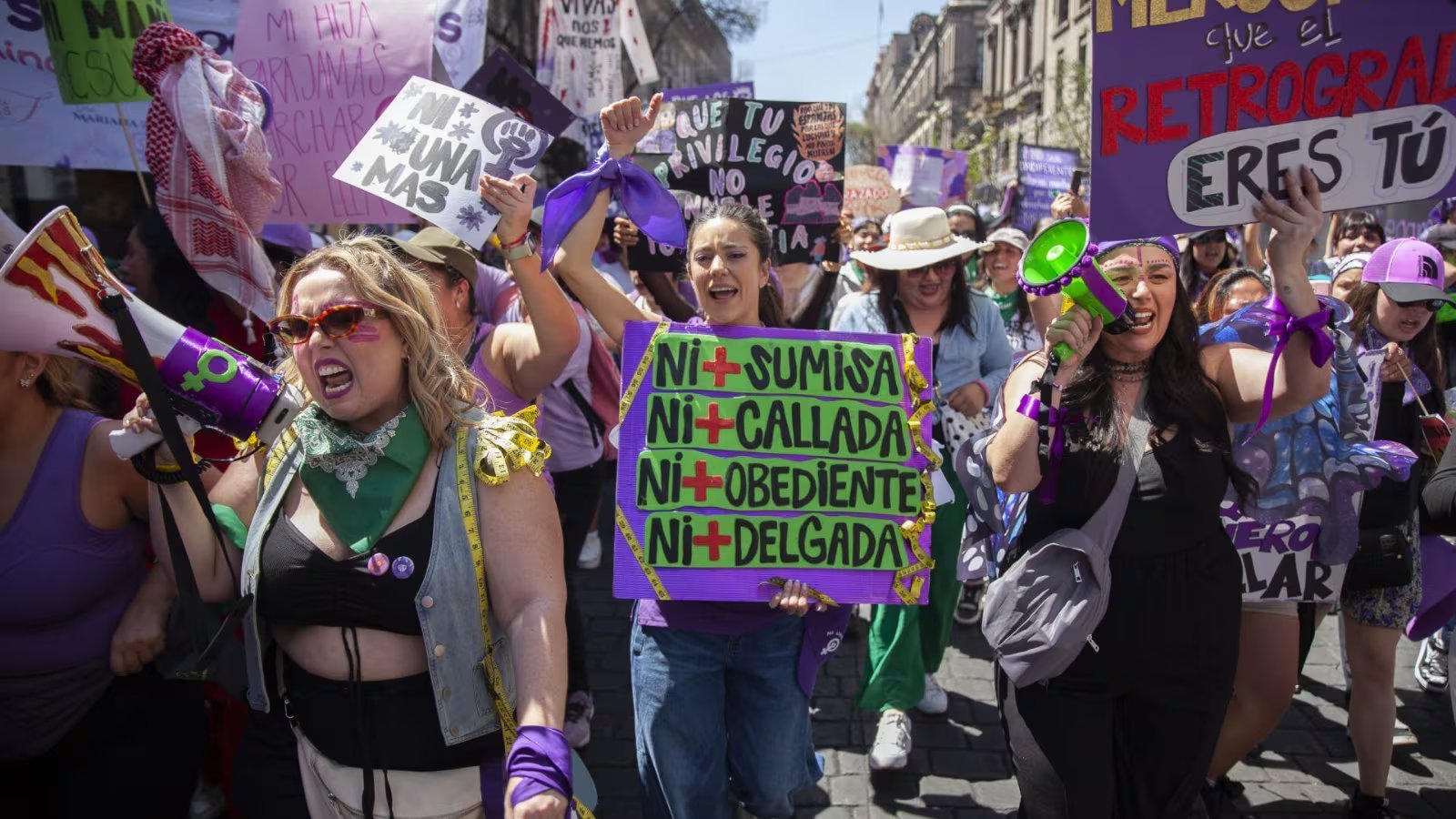 Este color suele acompañar marchas, manifestaciones y protestas por los derechos de las mujeres. Foto: Cuartoscuro