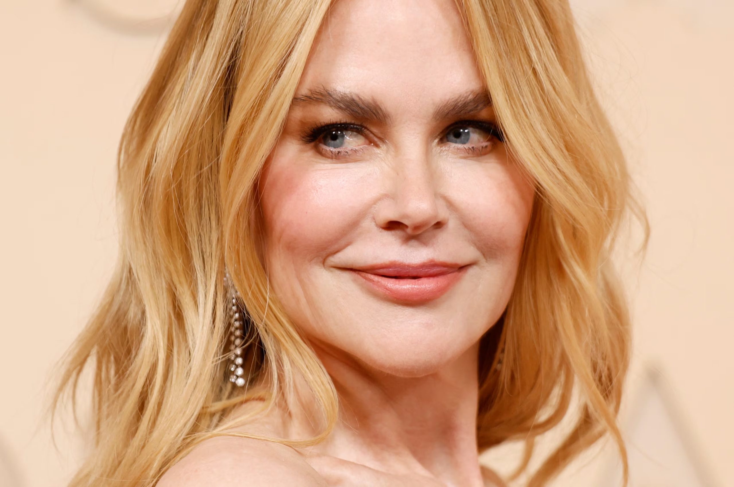 El soporte ocular impecable y la elevación de cejas definen la imagen fresca y descansada de figuras como Anne Hathaway y Nicole Kidman
REUTERS/Caroline Brehman