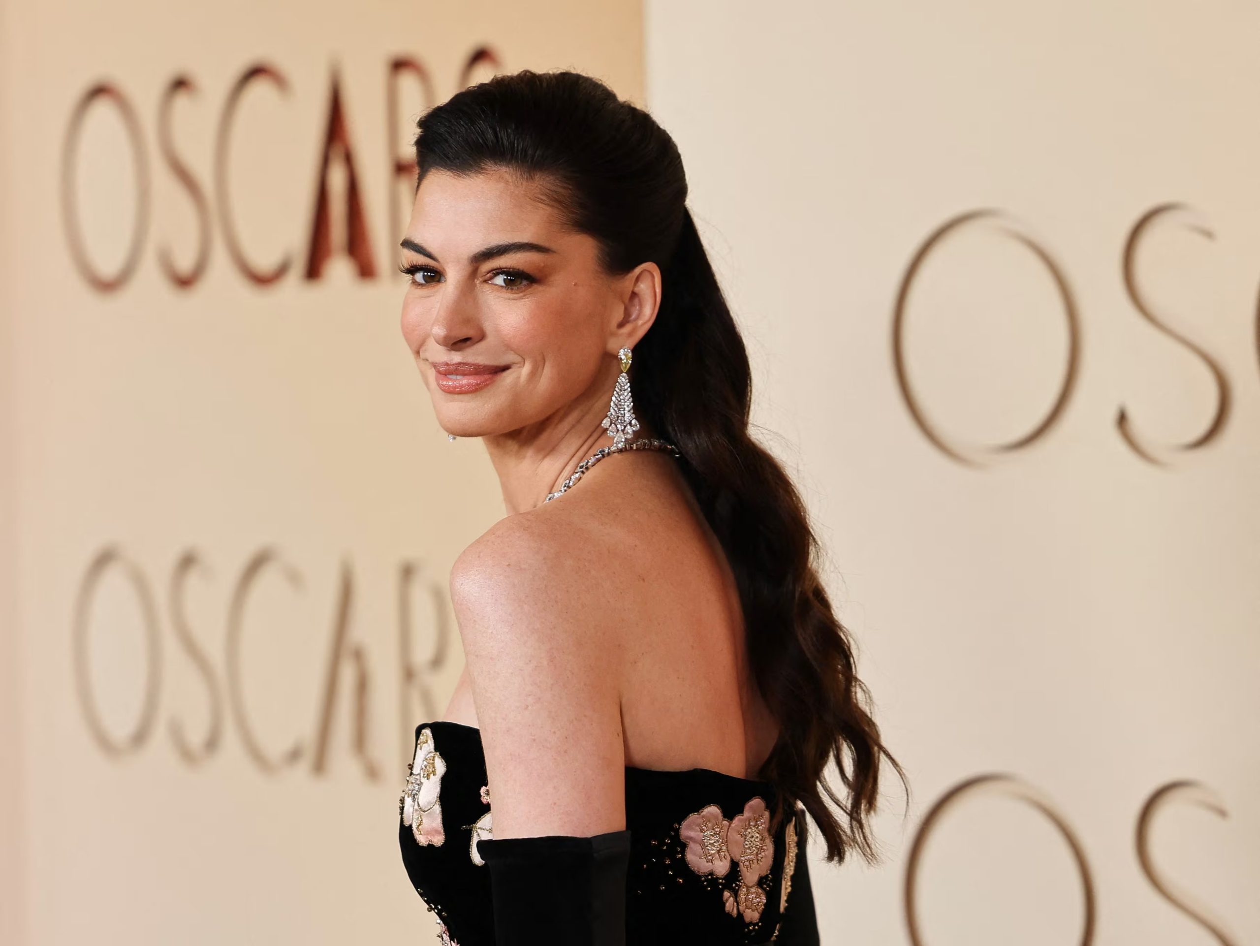 Especialistas señalan el abandono de excesos estéticos en favor de una piel lisa, pómulos elevados y mandíbula esculpida por intervenciones mínimas
REUTERS/Daniel Cole