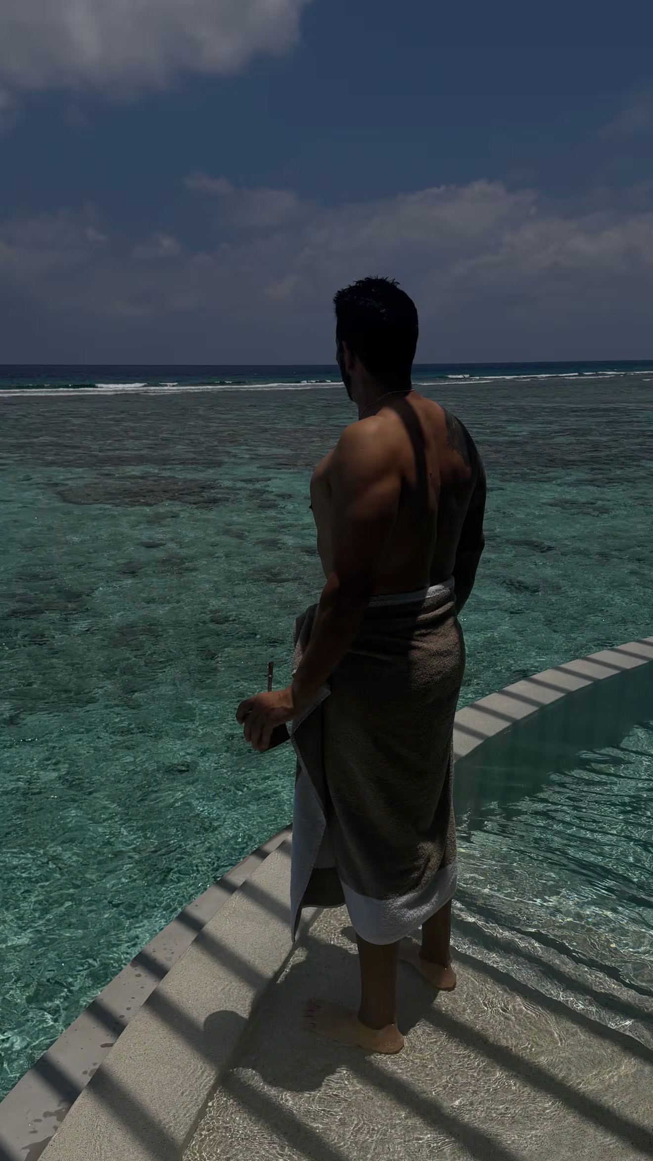 Martín, con mate en mano, disfrutando del paradisiaco destino (Instagram)