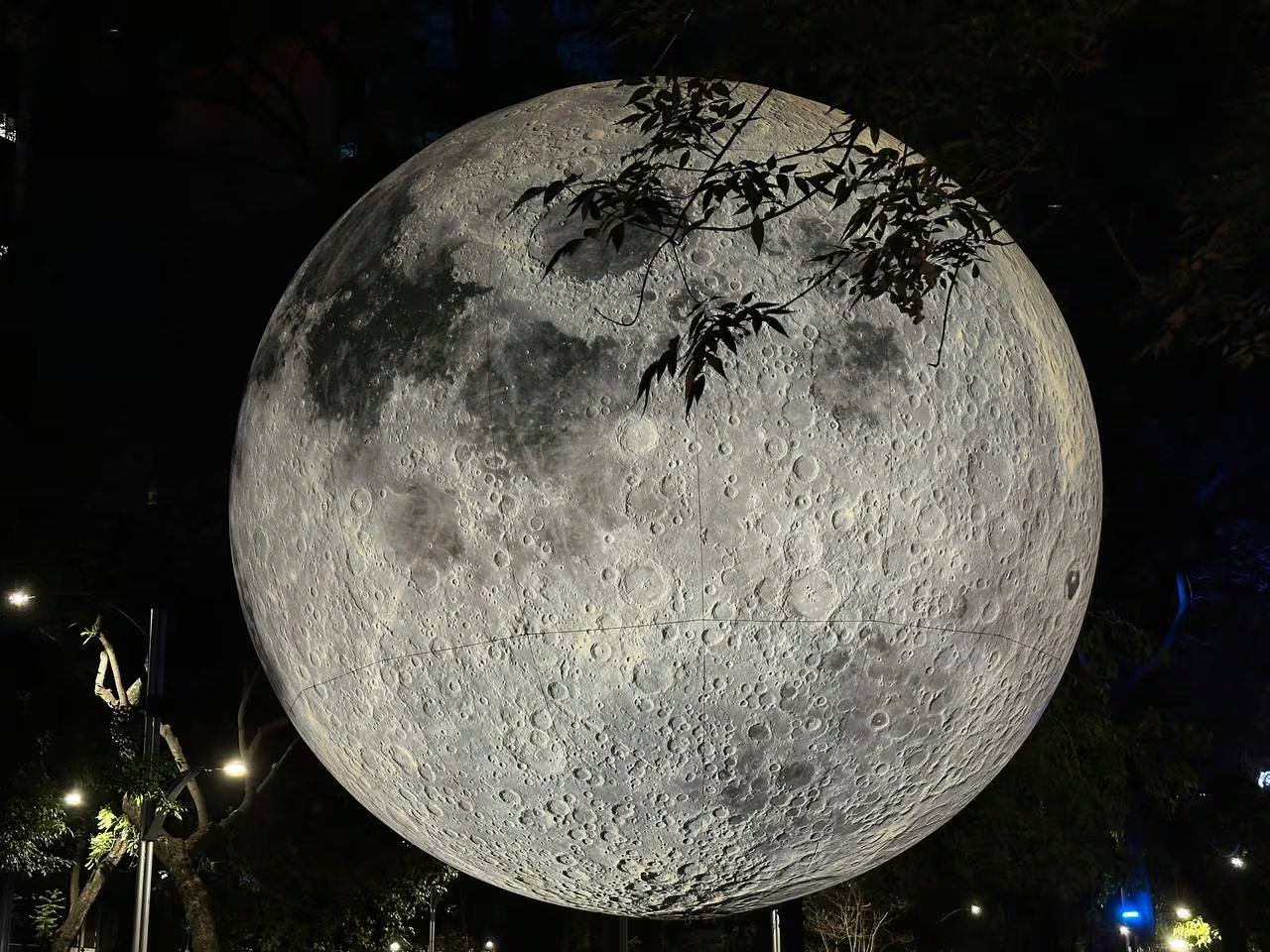 El desarrollo de la base lunar incluye fases de pruebas tecnológicas, infraestructura semihabitable y hábitats permanentes para astronautas. Foto: X/@webcamsdemexico.