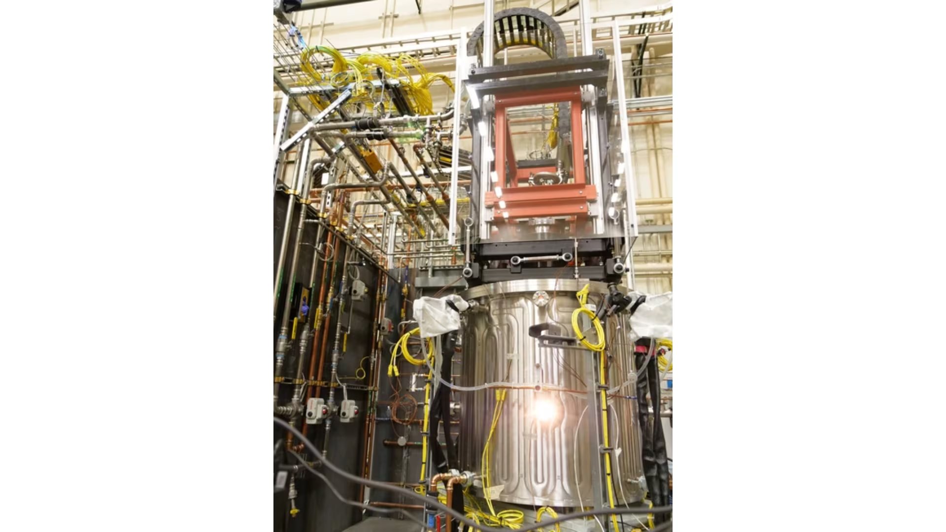 La conversión de calor en electricidad se logra mediante células termofotovoltaicas con eficiencia récord superior al 40 %. (MIT/Fourth Power)