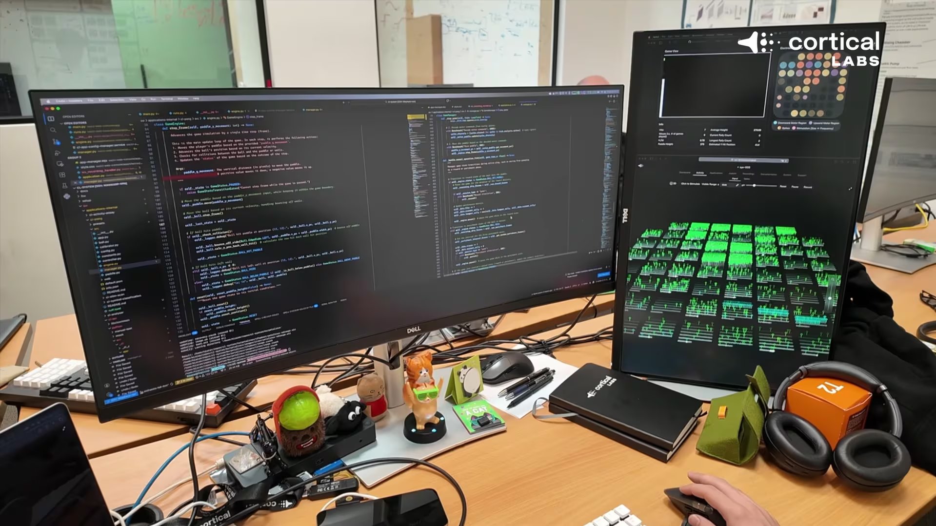 Un cultivo de 200.000 neuronas humanas, integrado en el CL1, fue capaz de aprender a moverse y disparar en Doom a partir de señales eléctricas
(Youtube: Cortical Labs)