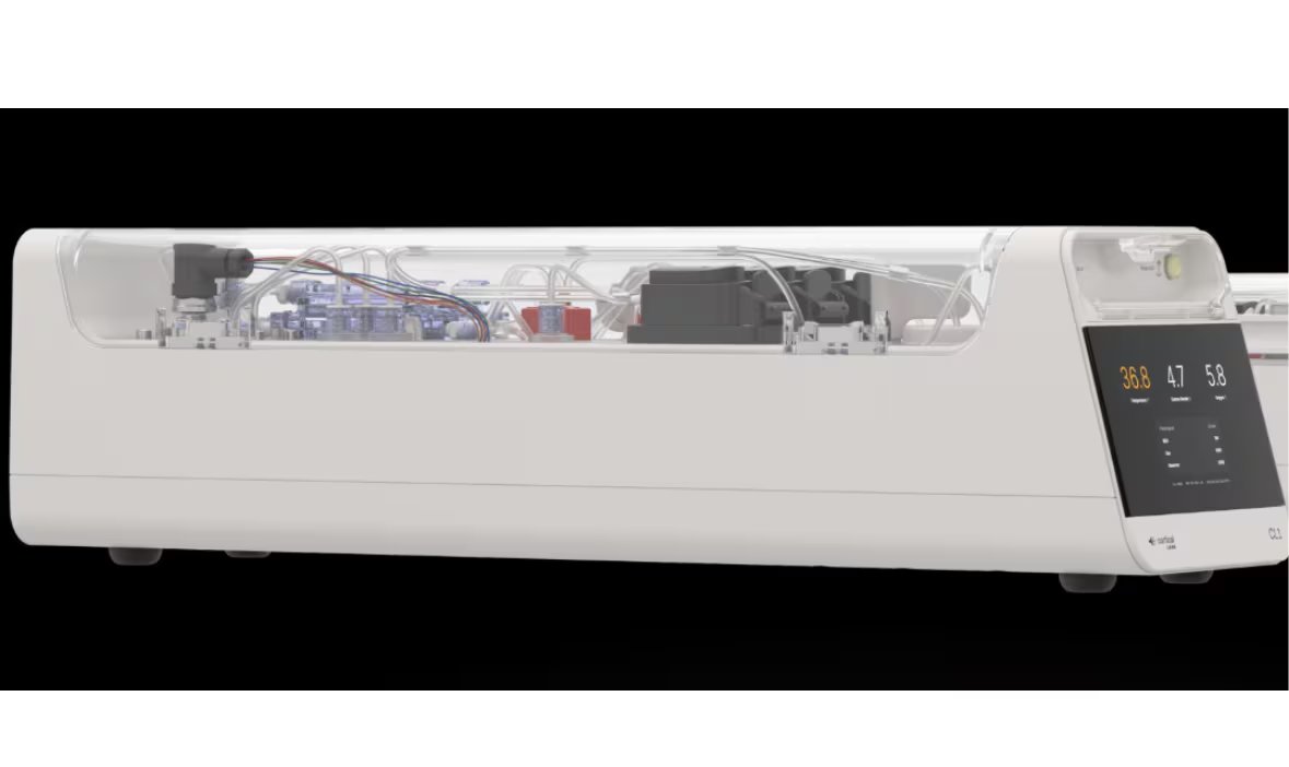 El CL1 fue presentado en el Mobile World Congress de Barcelona en marzo de 2025 como la primera computadora biológica comercializable del mundo
(Foto: Cortical Labs)