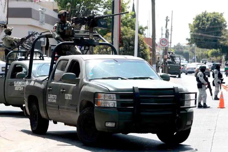 Fuerte custodia en la comunidad de San Andrés, en Guadalajara, Jalisco. (AFP)