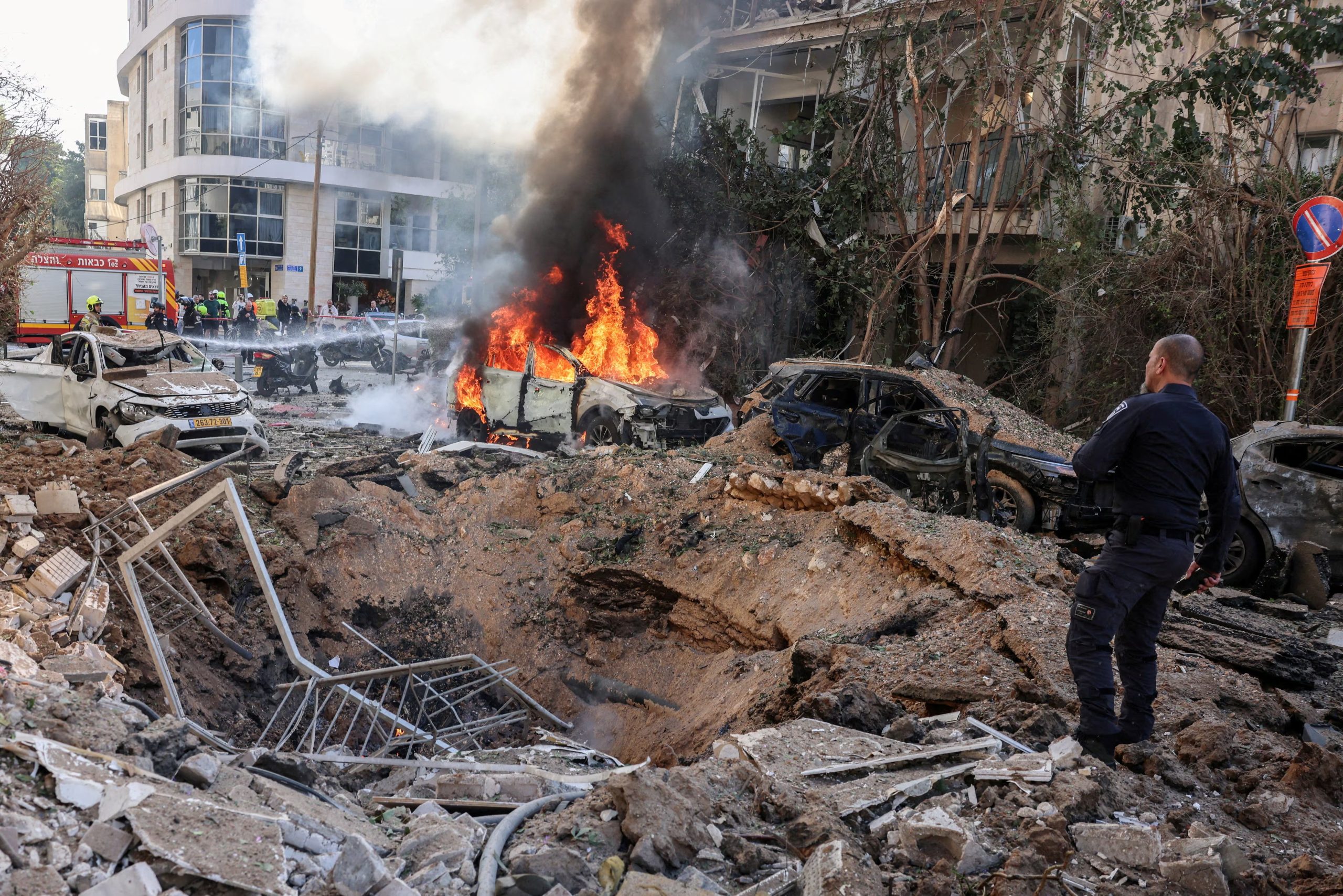 FILE PHOTO: Emergency personnel respond at a site following Iranian missile barrages in central Israel, amid the U.S.-Israel conflict with Iran, in Tel Aviv, Israel, March 24, 2026. REUTERS/Tomer Appelbaum ISRAEL OUT. NO COMMERCIAL OR EDITORIAL SALES IN ISRAEL/File Photo