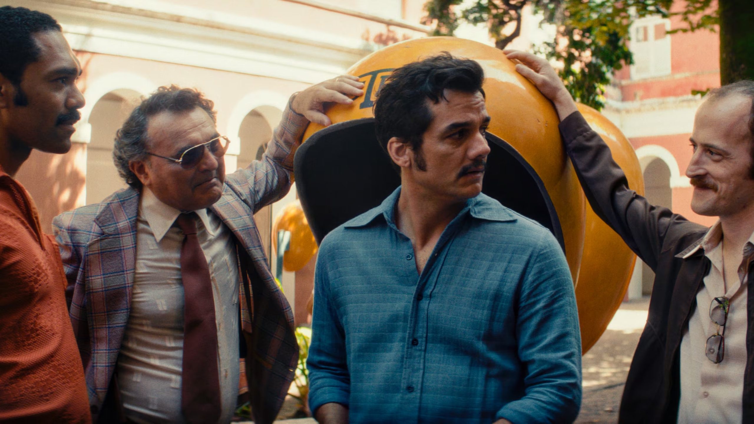 Un thriller político ambientado en Brasil durante la dictadura, con un hombre perseguido que busca reunirse con su hijo