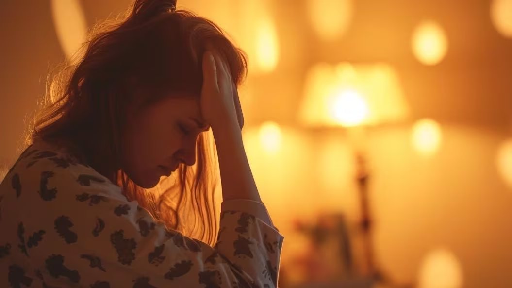 El insomnio o la dificultad para dormir resultan frecuentes al dejar la cafeína, y la adaptación al patrón normal puede demorar varios días (Imagen ilustrativa Infobae)