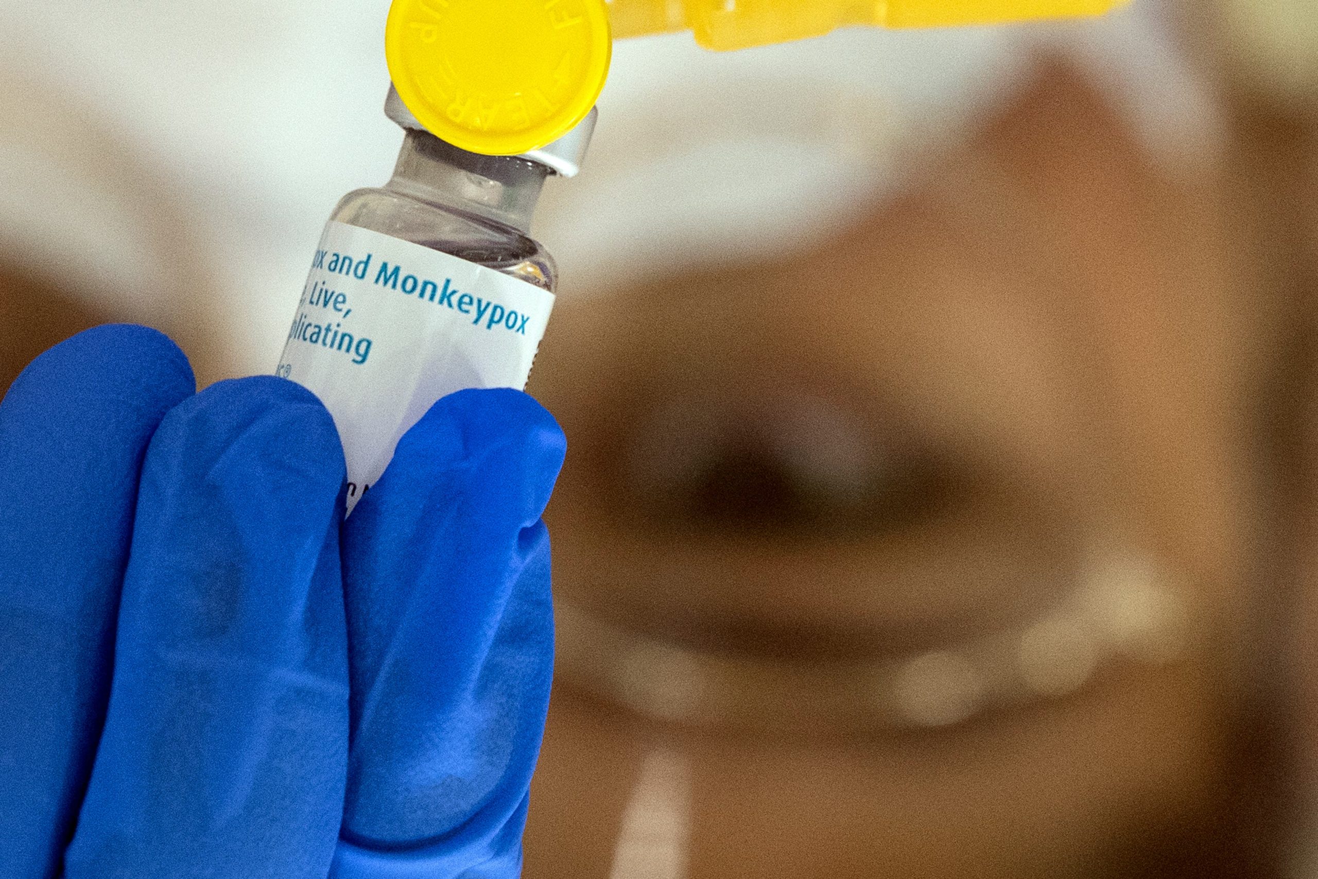 Aunque existen vacunas recomendadas, la prevención y las medidas de cuidado siguen siendo indispensables para controlar la enfermedad.
 (EFE/EPA/ETIENNE LAURENT)
