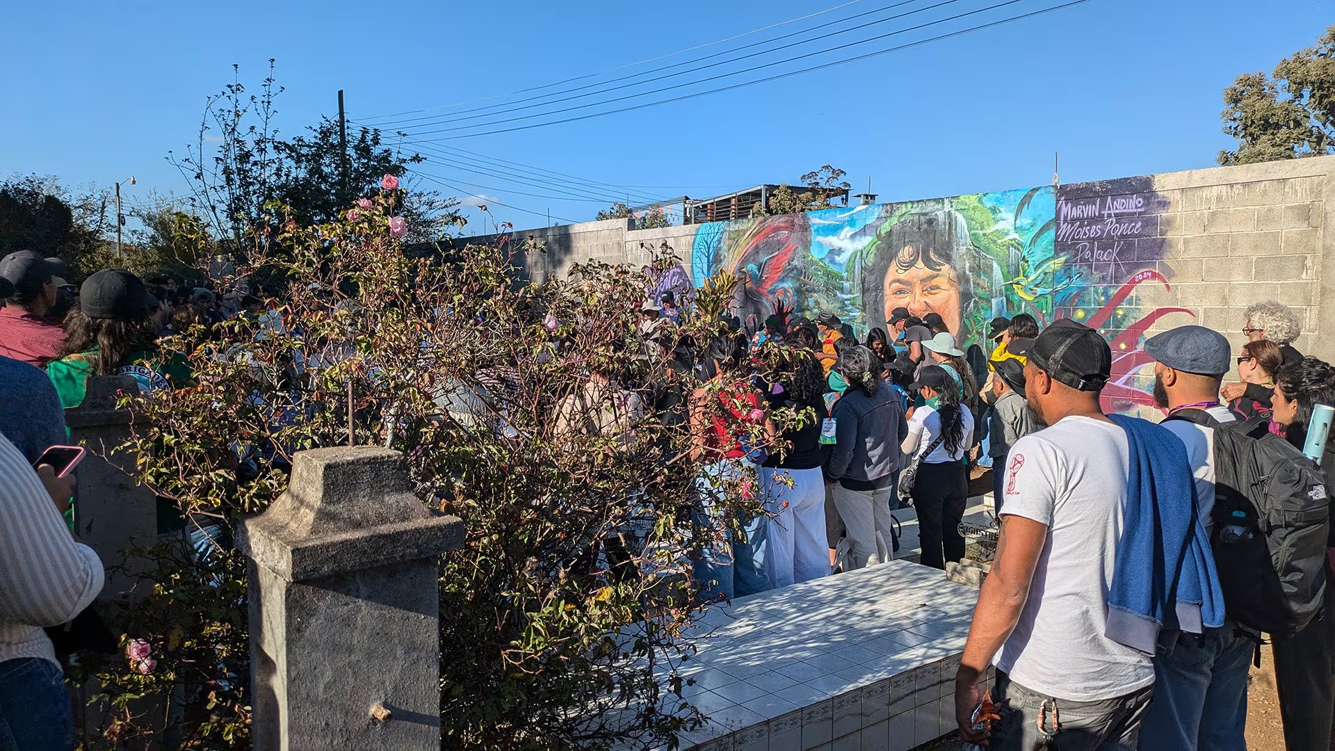 El cementerio de La Esperanza recibió a los campesinos que integran el COPINH y delegaciones de Estados Unidos, México, El Salvador y Guatemala