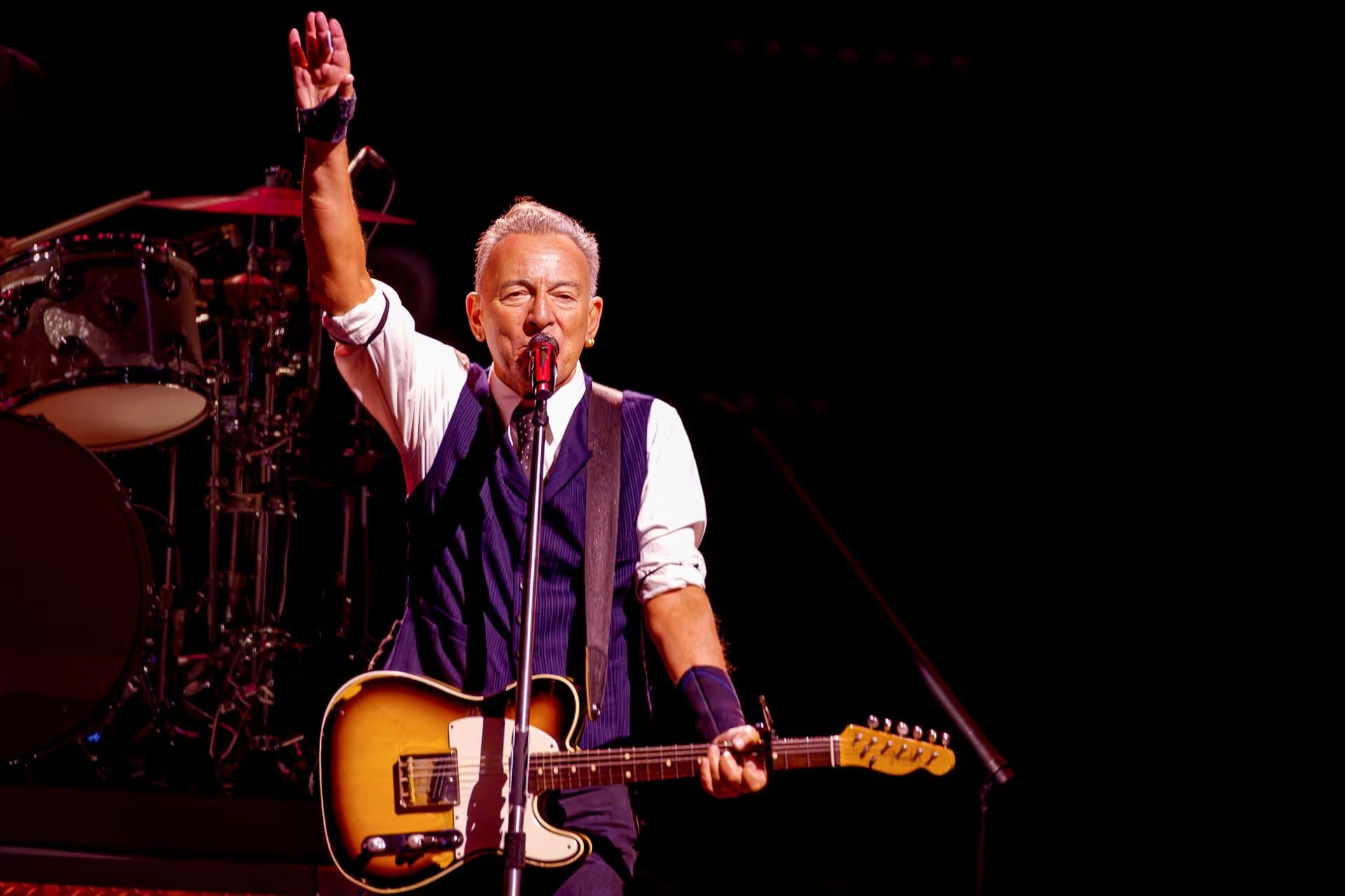 Bruce Springsteen interpreta una de las canciones emblemáticas de Shane MacGowan en el álbum tributo, sumando su voz a un proyecto solidario que apoya a personas sin hogar en Dublín