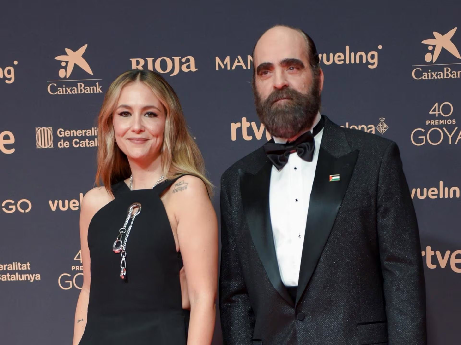 El actor Luis Tosar y la cantante Rigoberta Bandini posan en la alfombra roja de la 40º edición de los Premios Goya, en el Auditori del Centre de Convencions Internacionals, a 28 de febrero de 2026, en Barcelona, Cataluña (España). (ALBERTO PAREDES / EUROPA PRESS). 