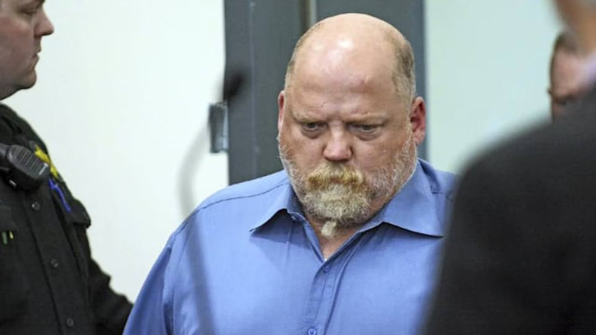 William Earl Talbot II, acusado de los asesinatos de Jay Cook y Tanya Van Cuylenborg, comparece ante el tribunal durante su juicio (AP)