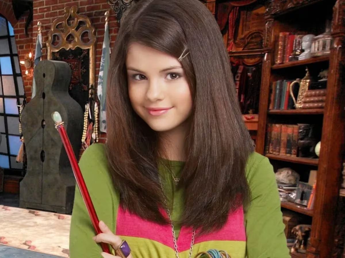 Selena Gómez hizo su debut en Disney hasta el año 2008 en Los hHchiceros de Waverly Place