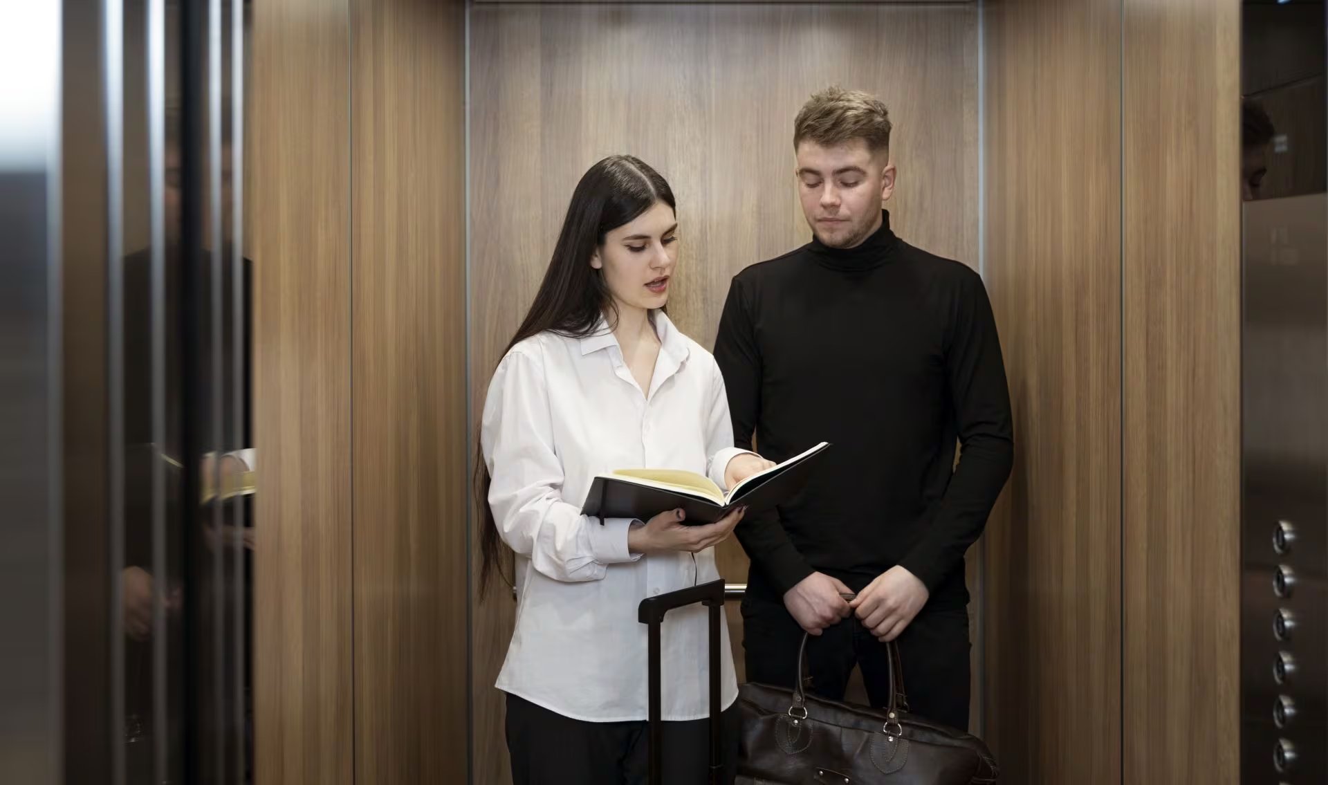 La diferencia de fechas entre países evidencia la relevancia local del ascensor, como ocurre en Argentina, donde se prioriza la seguridad y el rol de las entidades del rubro. (Freepik)