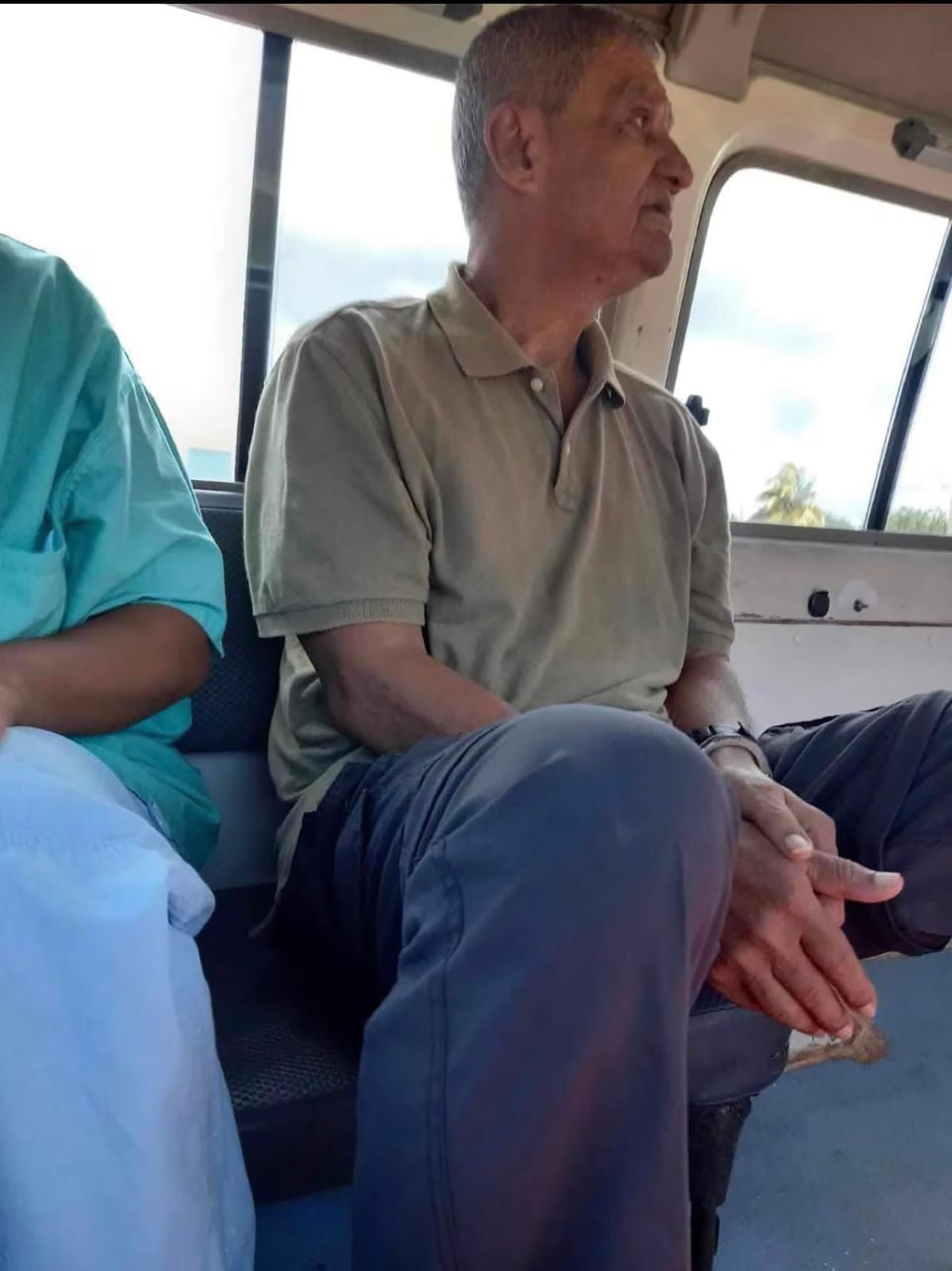 Esta última imagen del diputado Brooklyn Rivera registra el momento en que fue capturado, esposado y montado por la Policía en una ambulancia el 29 de septiembre de 2023 (Foto cortesía)