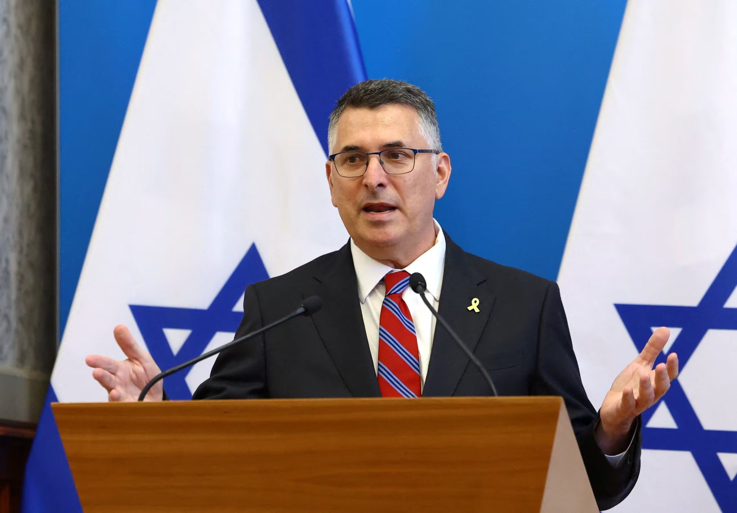 El ministro de Asuntos Exteriores israelí, Gideon Saar, habla durante una conferencia de prensa (REUTERS/Bernadett Szabo/Archivo)