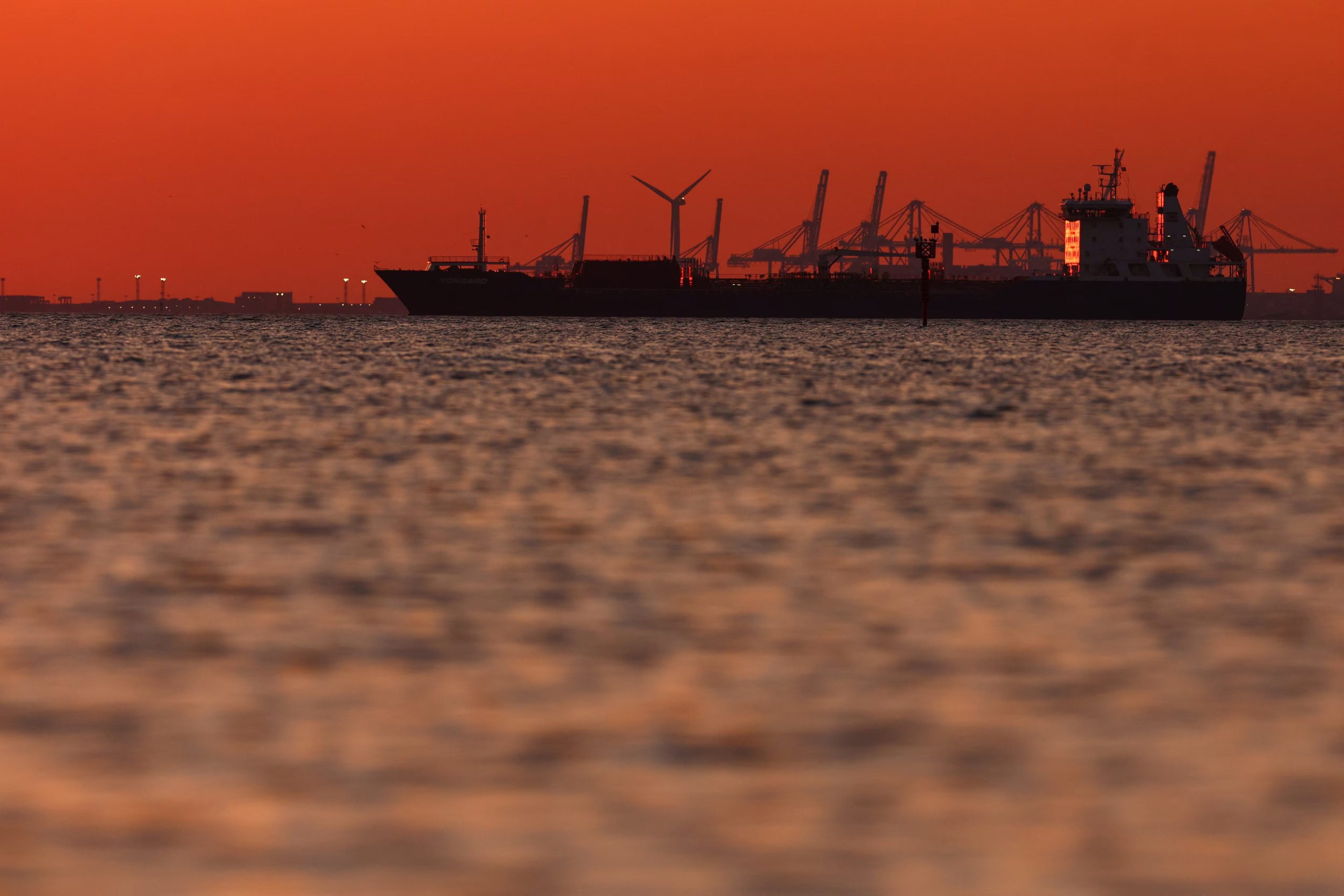 Estados Unidos autoriza la venta de parte del petróleo iraní varado en buques. REUTERS/Manon Cruz