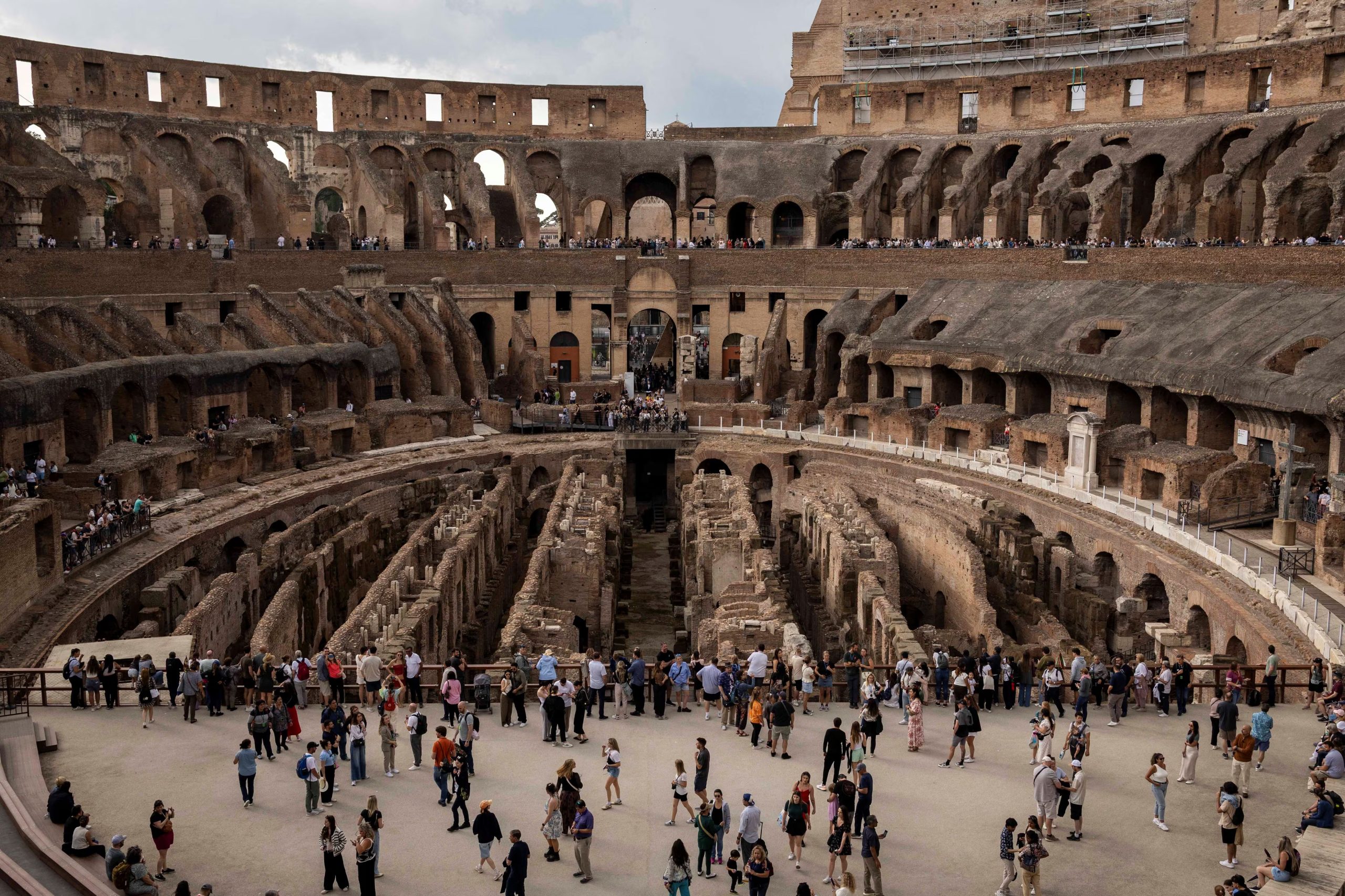 Foto de archivo de públicao visitando el Coliseo en Roma 
May 15, 2025. REUTERS/Eloisa Lopez