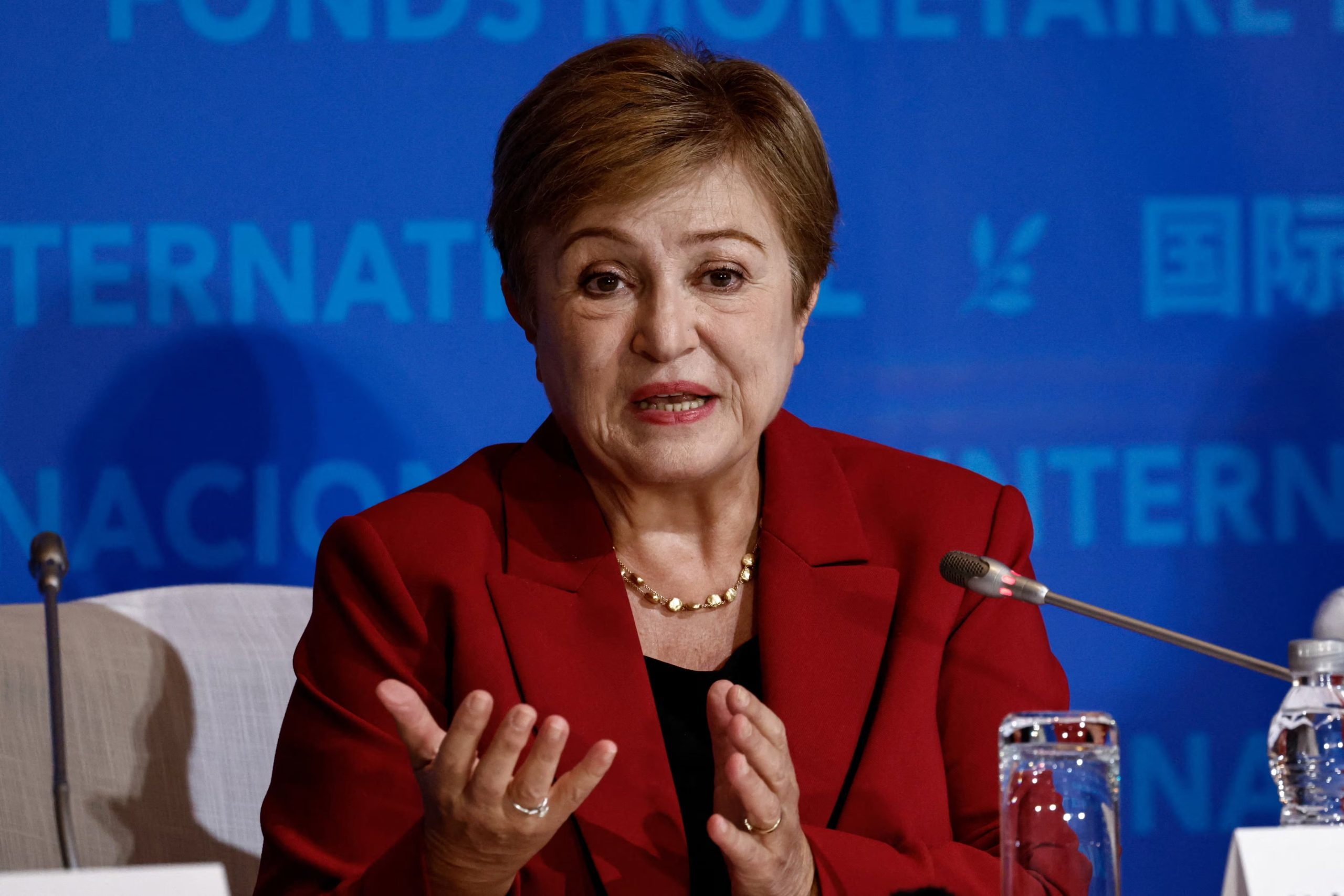 La directora gerente del Fondo Monetario Internacional (FMI), Kristalina Georgieva, asiste a una conferencia de prensa en Pekín, China, el 10 de diciembre de 2025 (REUTERS/Tingshu Wang/Archivo)