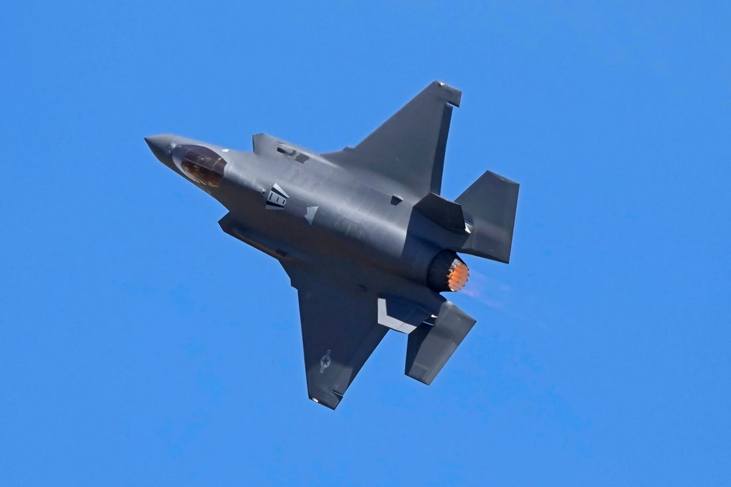 Un avión F-35. (AP foto/Aijaz Rahi)