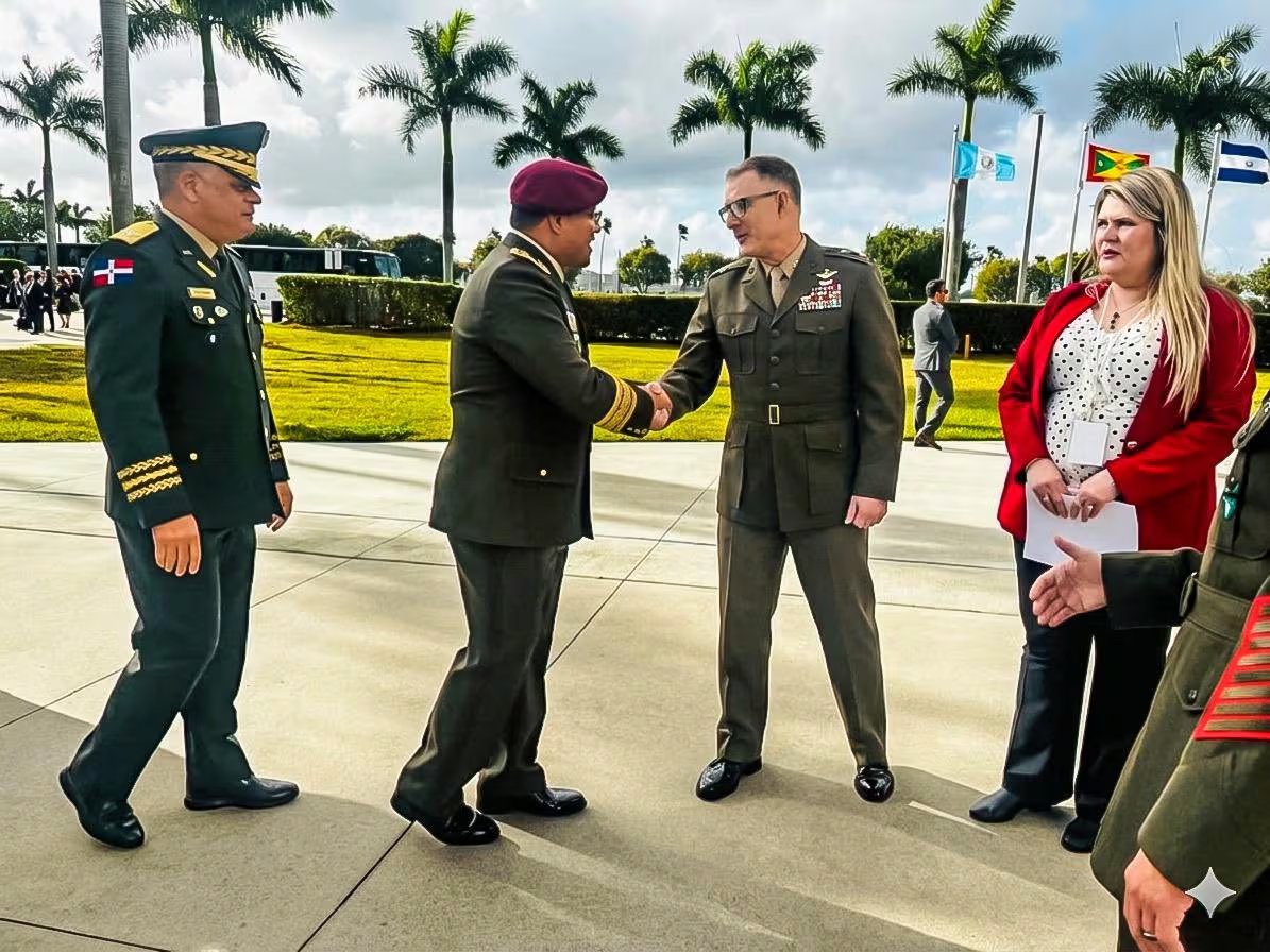 El ministro de la Defensa Nacional de Guatemala Henry Sáenz también participa en la 