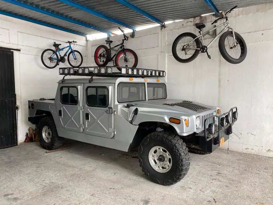 Uno de los vehículos decomisados a el 