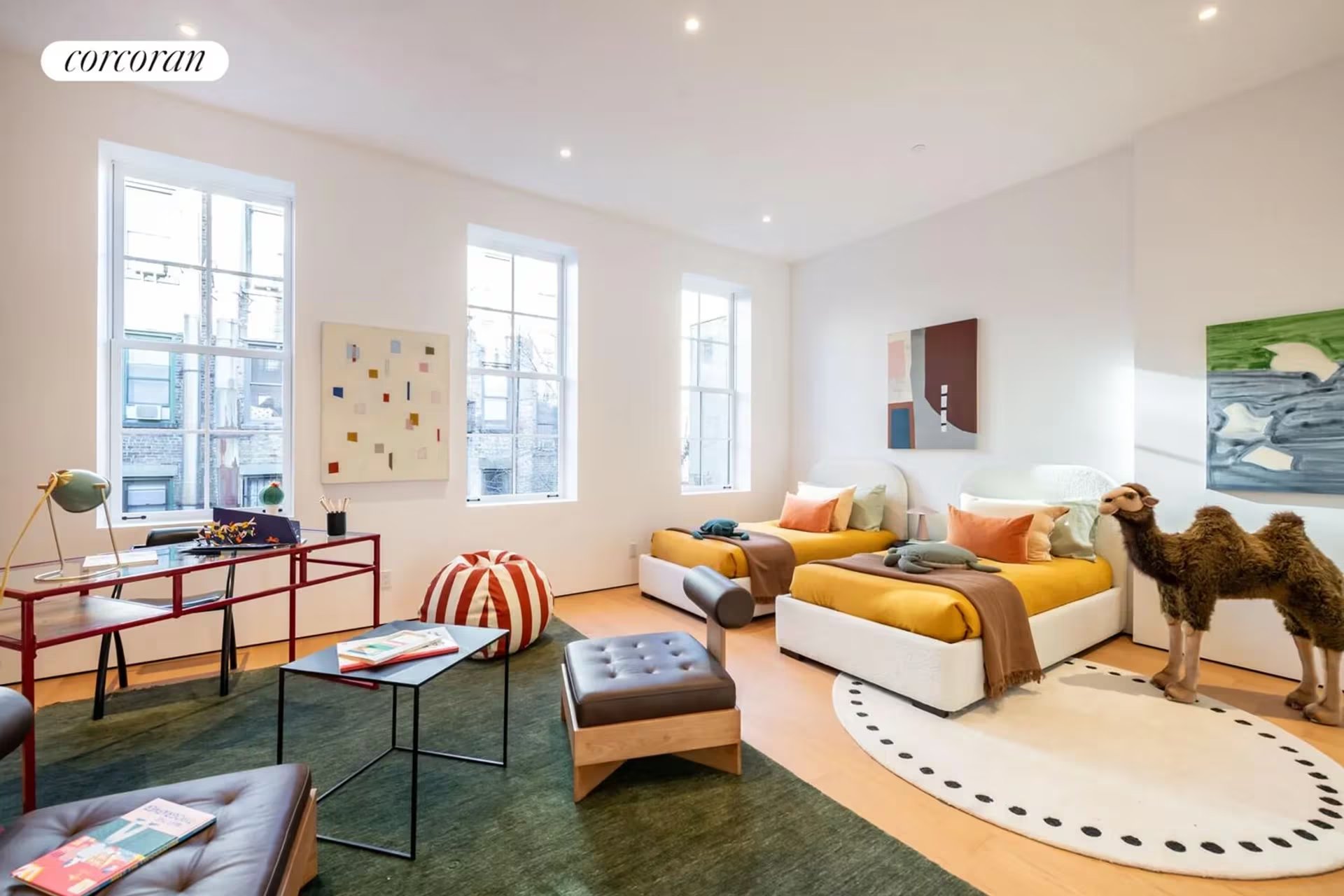 Rothko House, ubicada en el 313 East 6th Street, destaca por su valor patrimonial y su conexión directa con el legado artístico del expresionista Mark Rothko - (Corcoran)