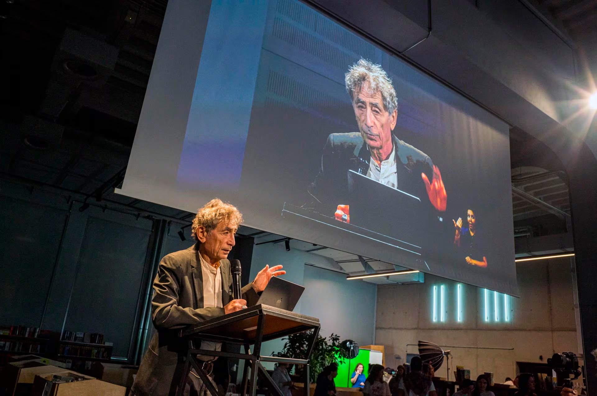Gabor Maté propone a la neuroplasticidad y la compasión como vías para superar el sufrimiento emocional y crear nuevas oportunidades de sanación (Grosby)