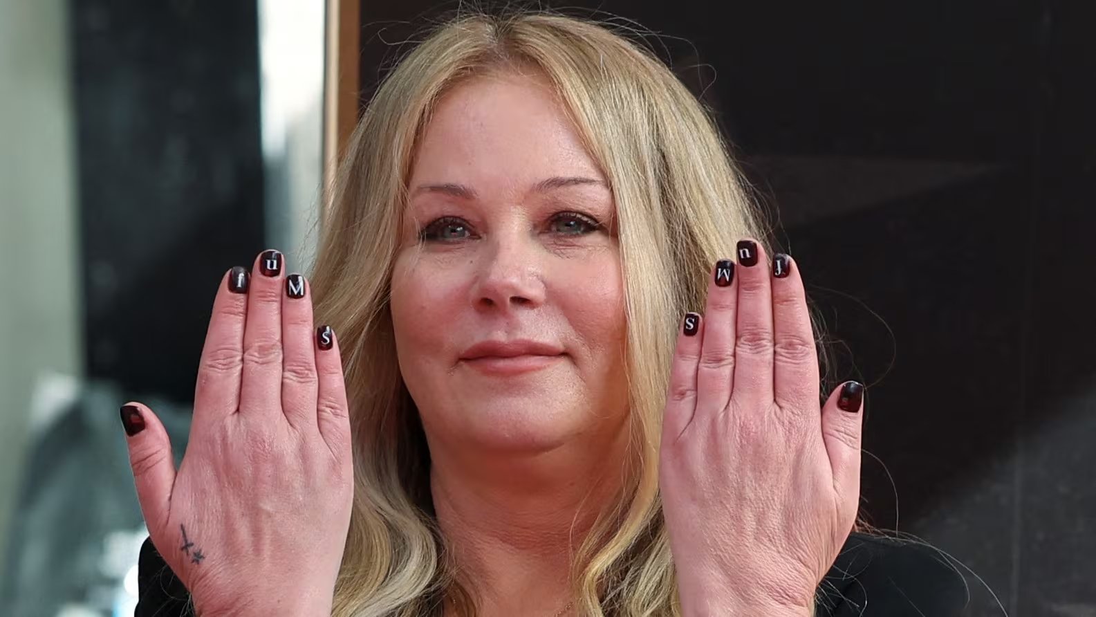 Christina Applegate repasa relaciones sentimentales complejas, marcadas por maltrato, control y un aborto producto de una relación abusiva, según narra en sus memorias (REUTERS/Mario Anzuoni)