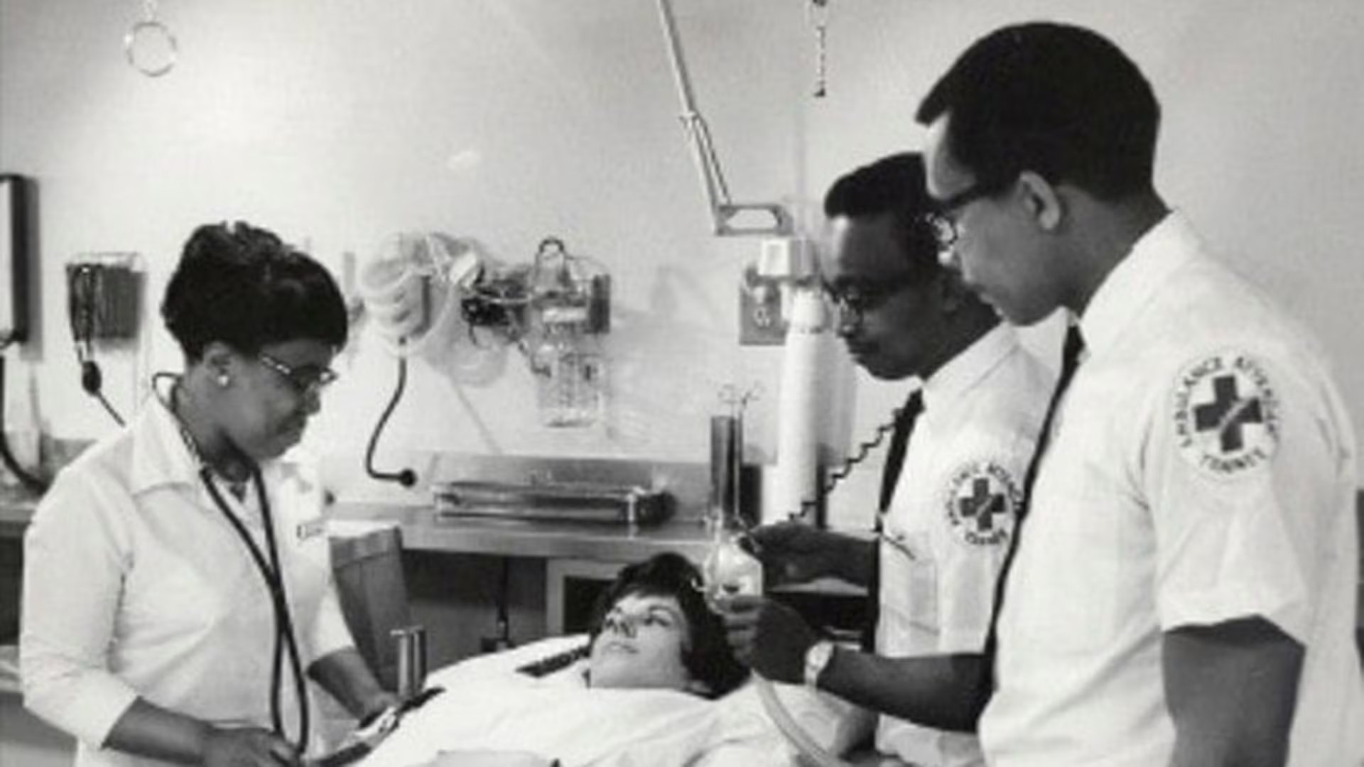 El servicio de emergencias Freedom House se pensó inicialmente para atender a pacientes que solían ser abandonados en el distrito Hill de la ciudad de Pittsburgh, Pensilvania