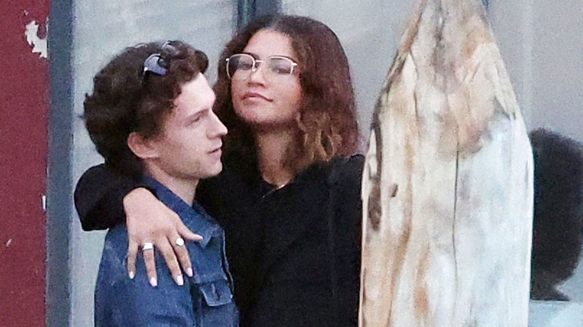 La estrategia de promoción de los actores fortalece el misterio en torno a su supuesto matrimonio y da impulso mediático a sus nuevos proyectos (Backgrid UK/The Grosby Group)