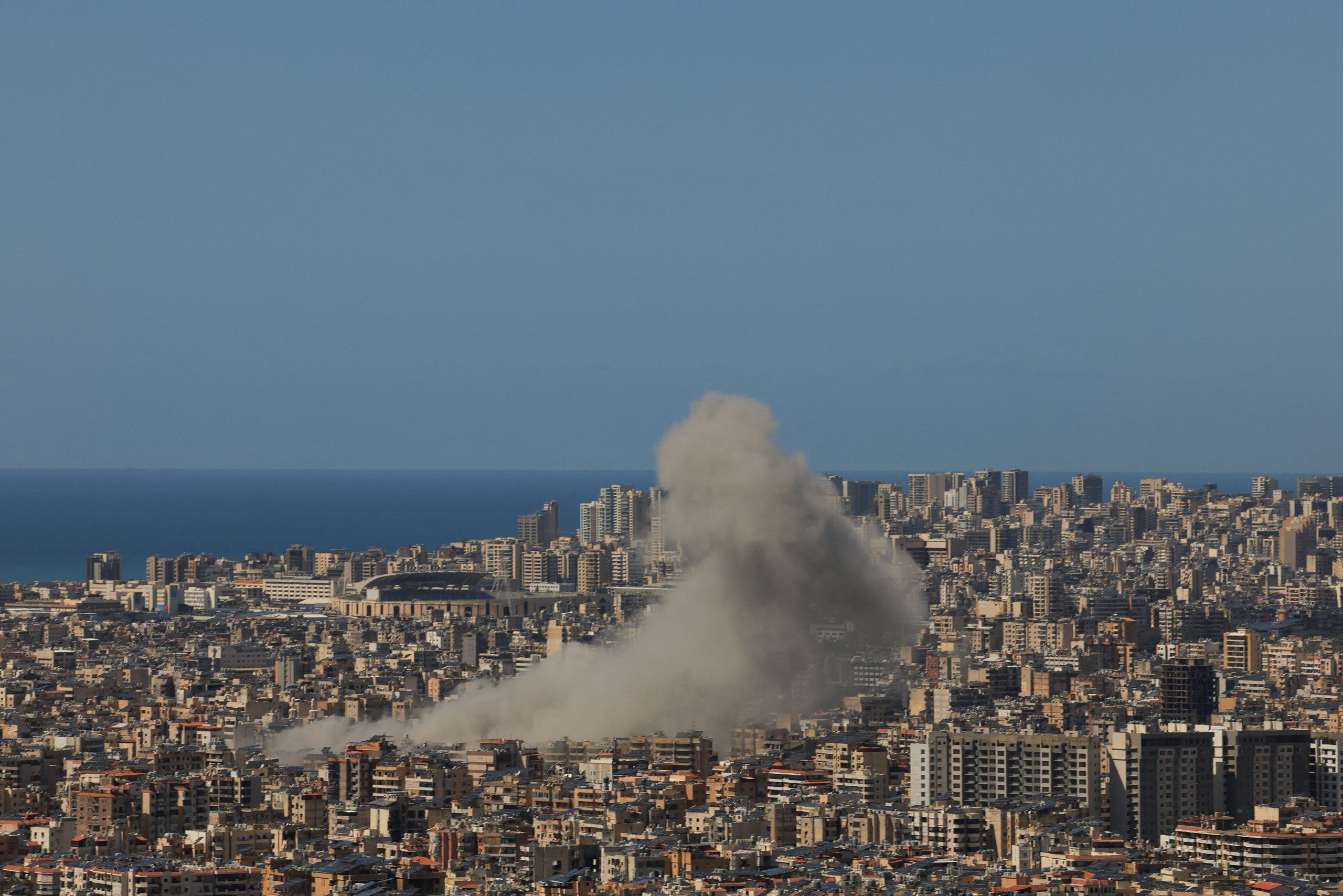El ejército israelí destruyó almacenes, cuarteles y lanzadores de misiles de Hezbollah usados para ataques, hallando chalecos, cascos y lanzagranadas RPG cargados. (REUTERS/Raghed Waked)
