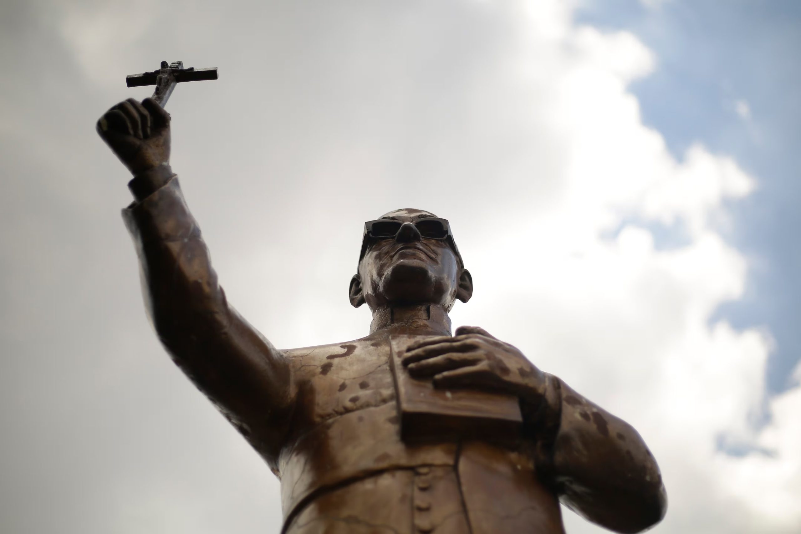 La historia familiar de Cecilia Flores incluye el testimonio emocional de sus hijos, que vivieron la angustia y la esperanza durante su recuperación.(El Salvador). EFE /Rodrigo Sura /Archivo
