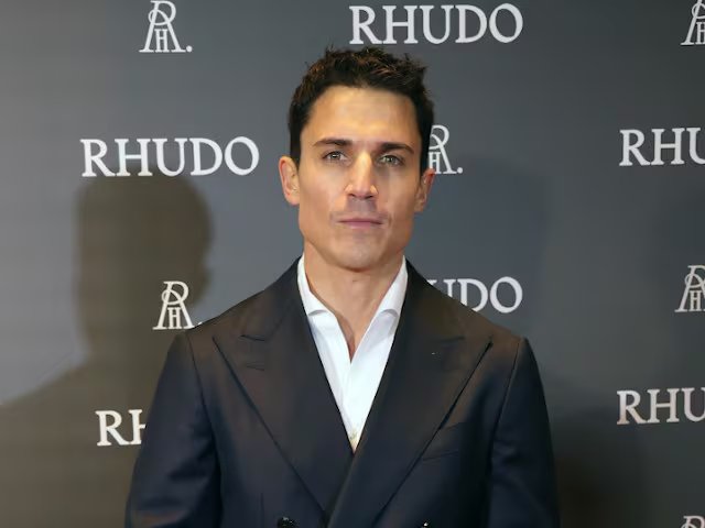Álex González en la inauguración de 'Rhudo'. (Europa Press)