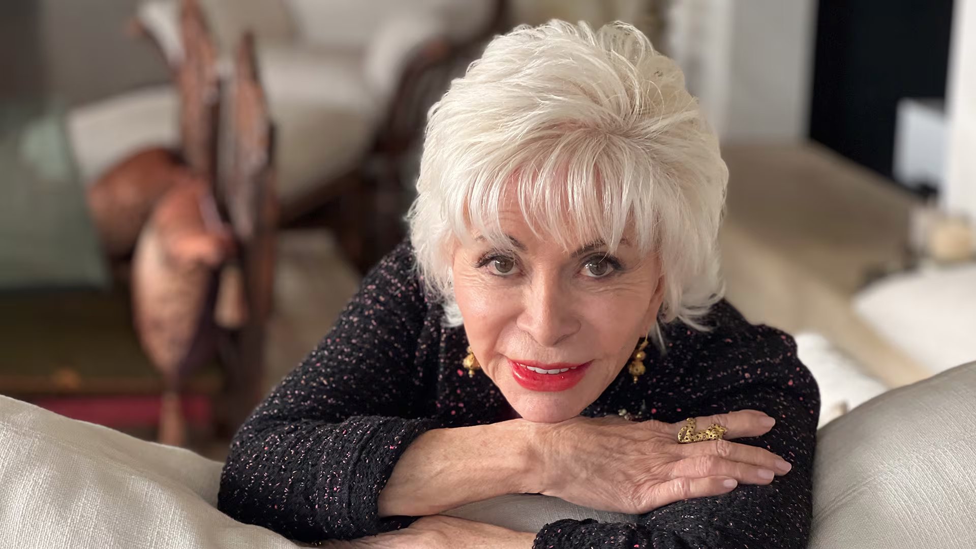 Isabel Allende participará activamente en la adaptación de 'Dos palabras' para garantizar la fidelidad al texto original y a su temática literaria