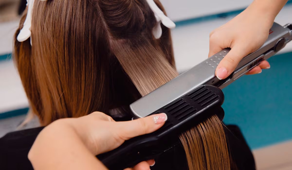 La tendencia actual en cuidado capilar prioriza la salud y la autenticidad sobre el alisado perfecto y los tratamientos agresivos (All Things Hair)