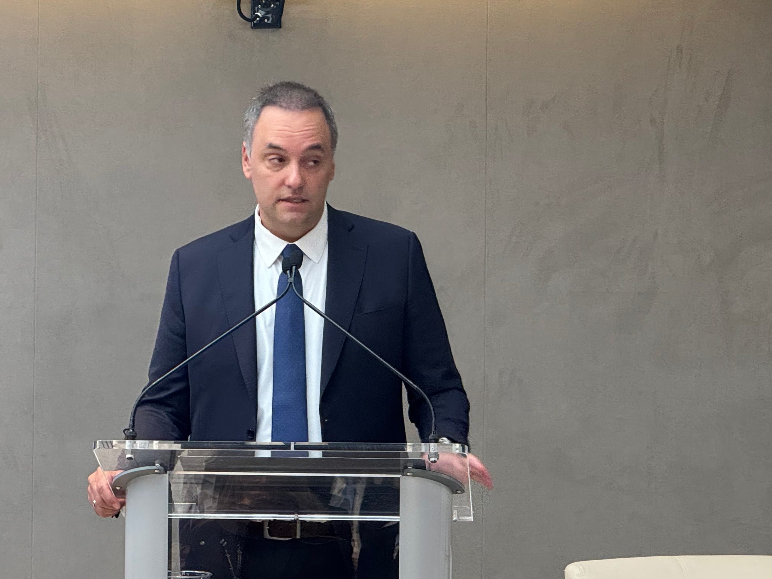 Adorni tuvo una activa participación en la Argentina Week realizada en Nueva York, opacada por la polémica del viaje de su pareja