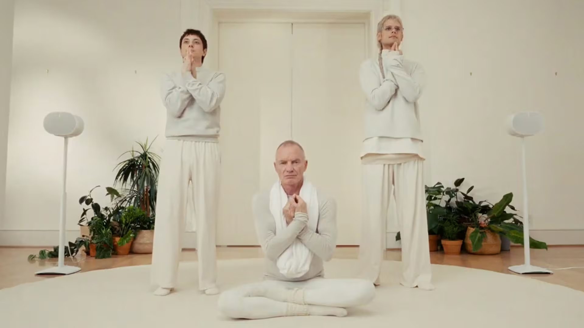 La colaboración entre Sting y el dúo argentino nació gracias a la gestión y apoyo de Peter Lanzani en el proyecto musical
