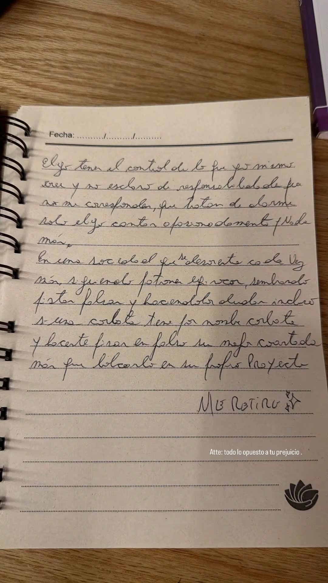 Emanuel Noir compartió escritos y reflexiones manuscritas, transmitiendo mensajes sobre el control y la responsabilidad individual en la toma de decisiones