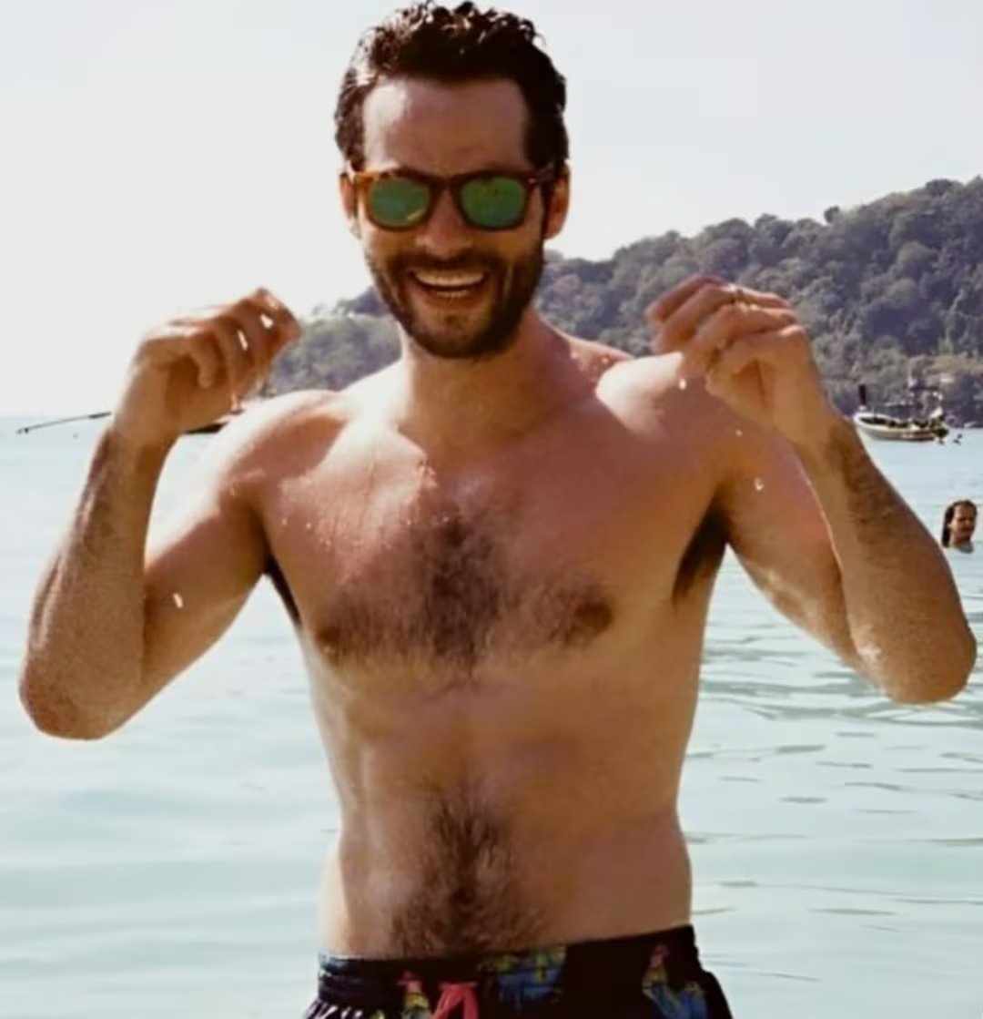 La salud mental, el baño de agua fría y la meditación diaria figuran entre las estrategias principales de O’Brien para alcanzar equilibrio y éxito físico en su carrera actoral (@iamdylanobrienofficial)