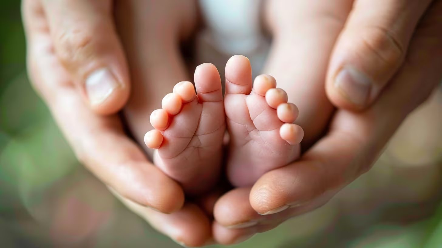 El cribado genético neonatal permite identificar más de 200 enfermedades raras tratables gracias a la secuenciación completa del ADN en bebés recién nacidos (Imagen Ilustrativa Infobae)