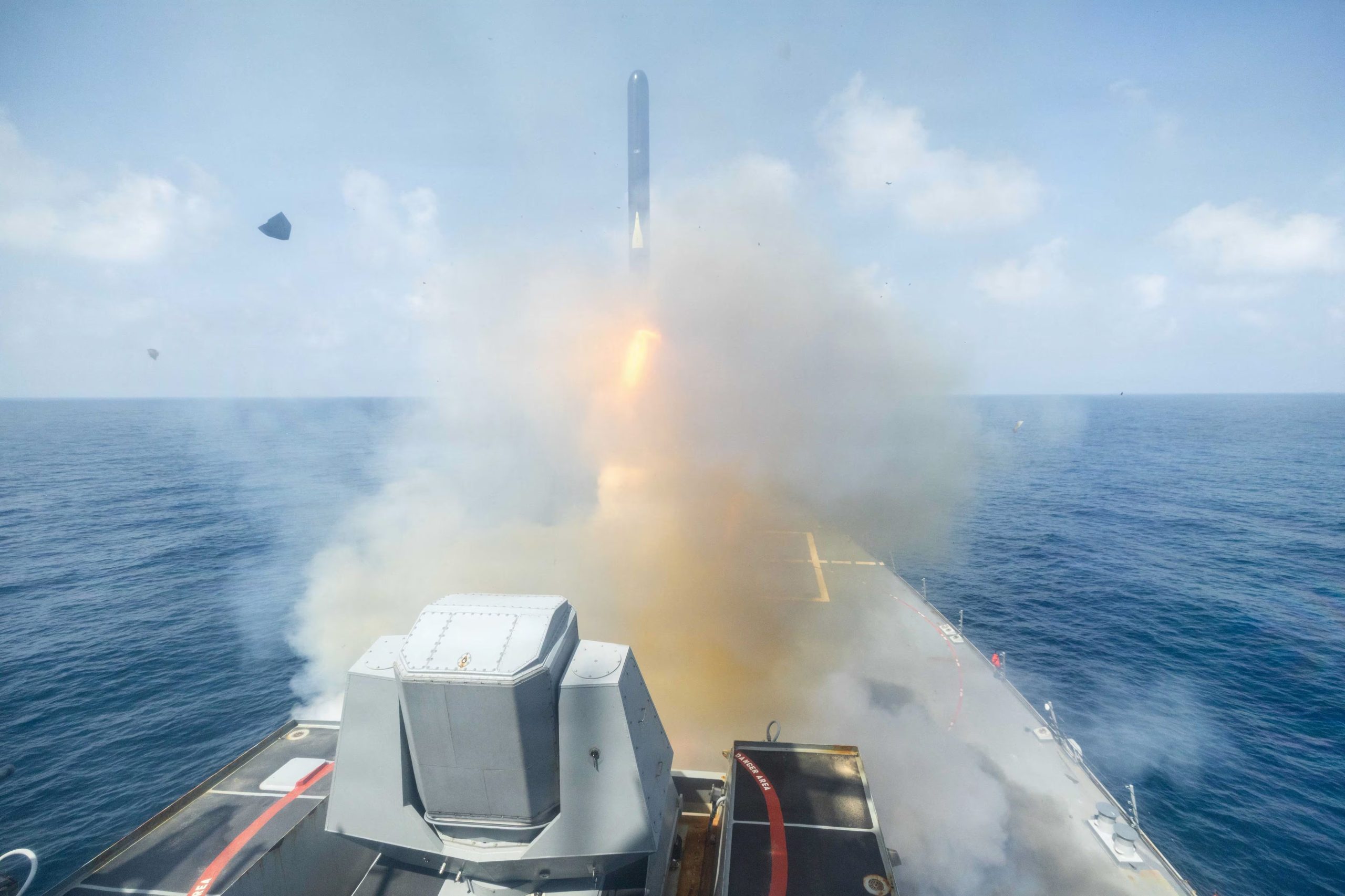 El destructor de misiles guiados de la clase Arleigh Burke, USS Spruance, dispara un misil Tomahawk de ataque terrestre en apoyo de la Operación Epic Fury, en una ubicación no revelada, el 28 de febrero de 2026
Armada de los EE. UU./Imagen cedida a través de REUTERS