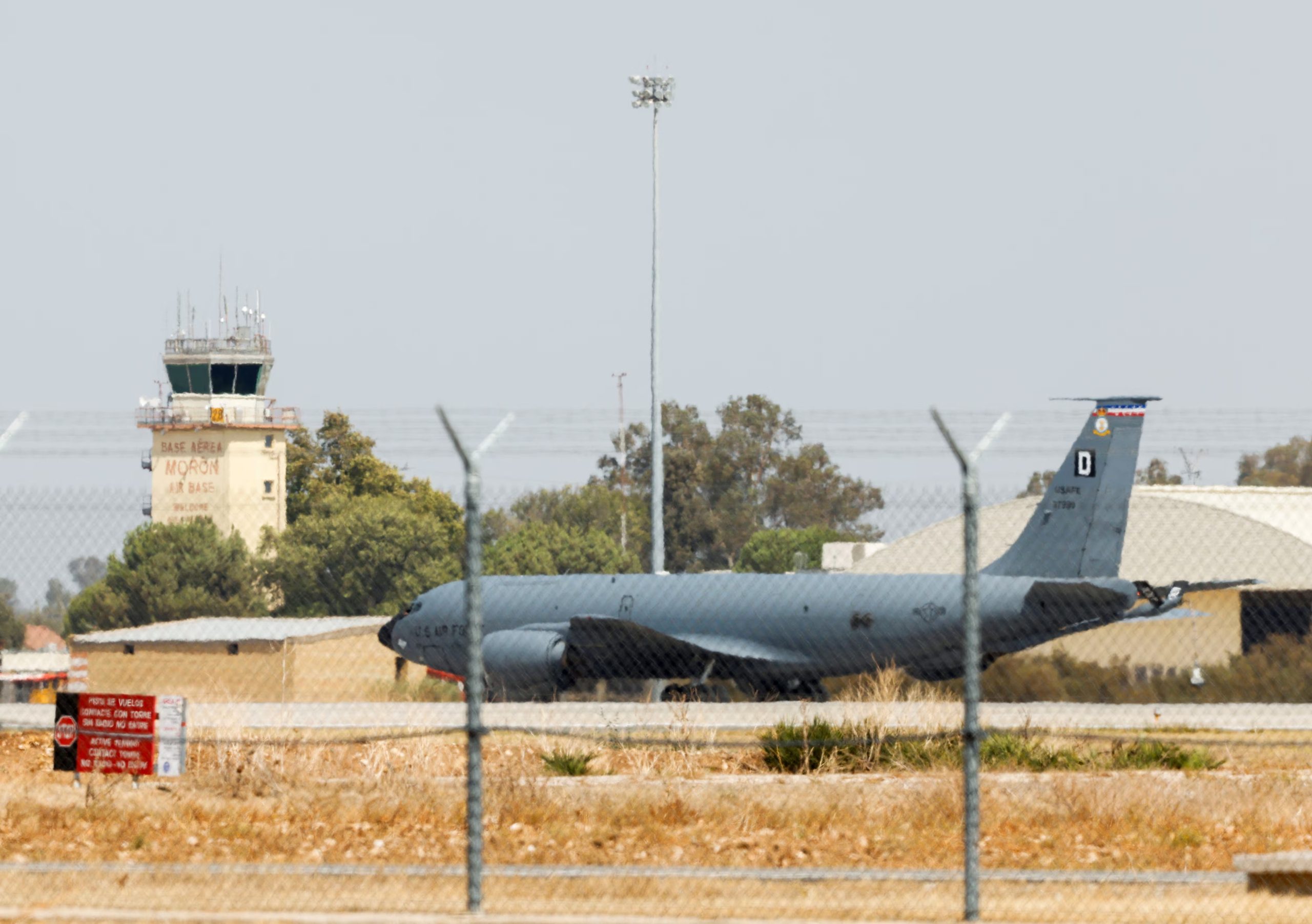 Un Boeing KC-135 Stratotanker de la Fuerza Aérea de los Estados Unidos en la base aérea de Morón (REUTERS/Marcelo del Pozo)