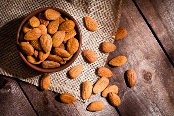 Las almendras contienen grasas insaturadas, fibra, vitamina E y magnesio. (iStock)