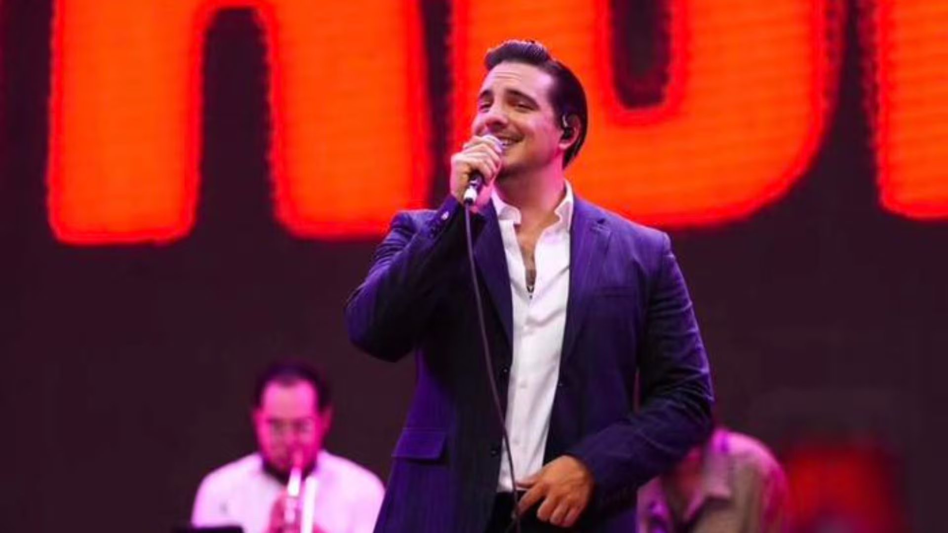 Vadhir Derbez señaló que su hermano debe cuidar mejor a sus amigos y socios para evitar nuevas víctimas de fraude (Captura de pantalla @vadhird)