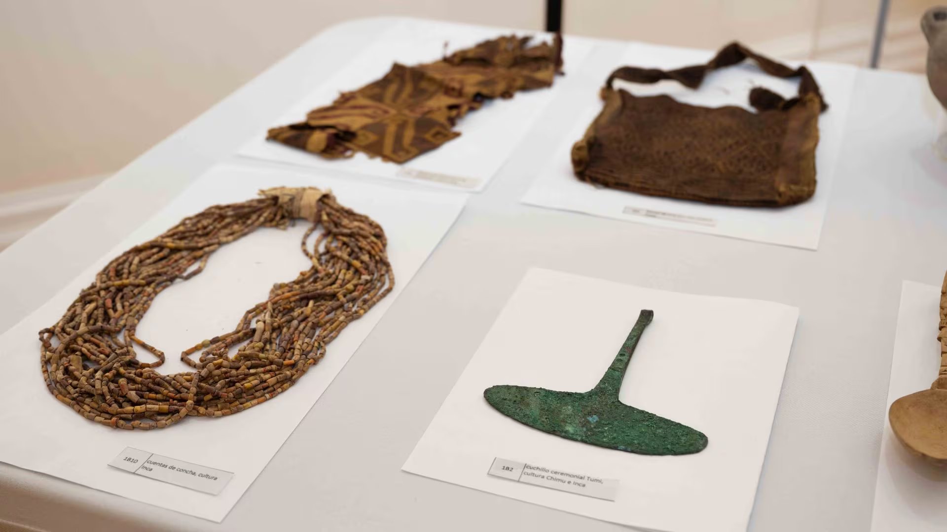 FBI devolvió al Perú 48 objetos coloniales y prehispánicos.